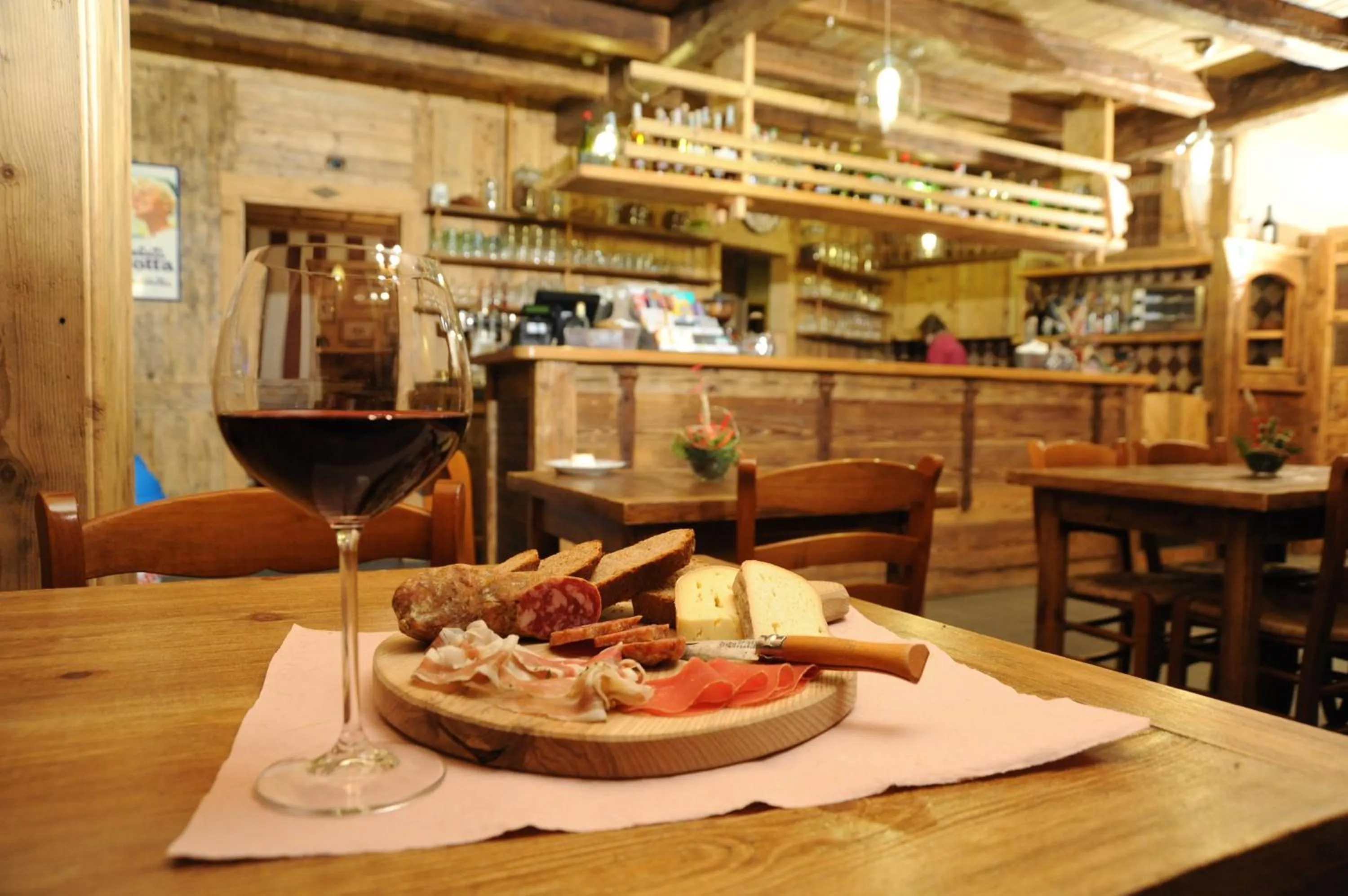 Lounge or bar in Laghetto Alpine Hotel & Restaurant