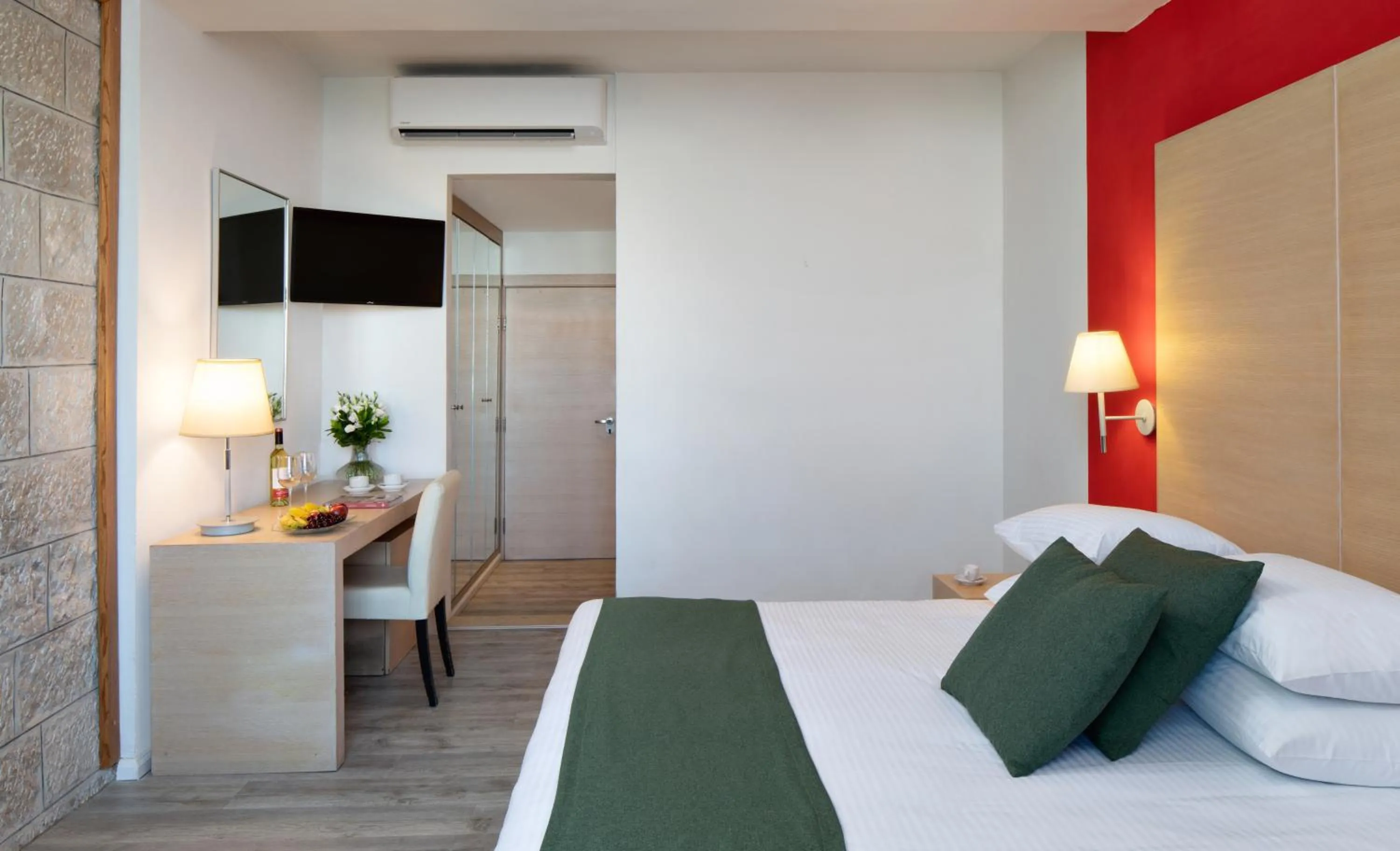 Photo of the whole room in Legacy Hotel