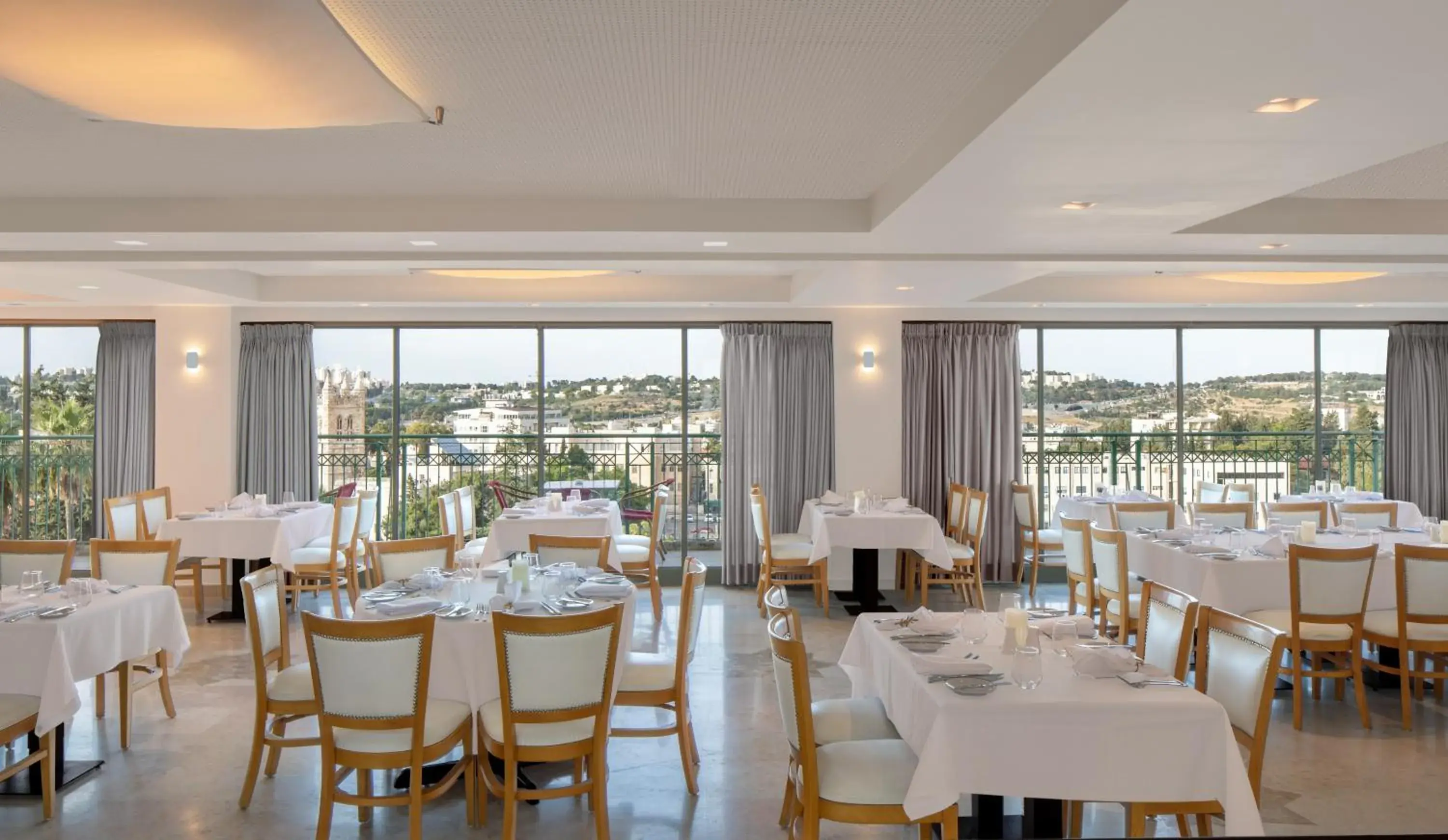 Restaurant/places to eat in Legacy Hotel Restaurant/places to eat in Legacy Hotel