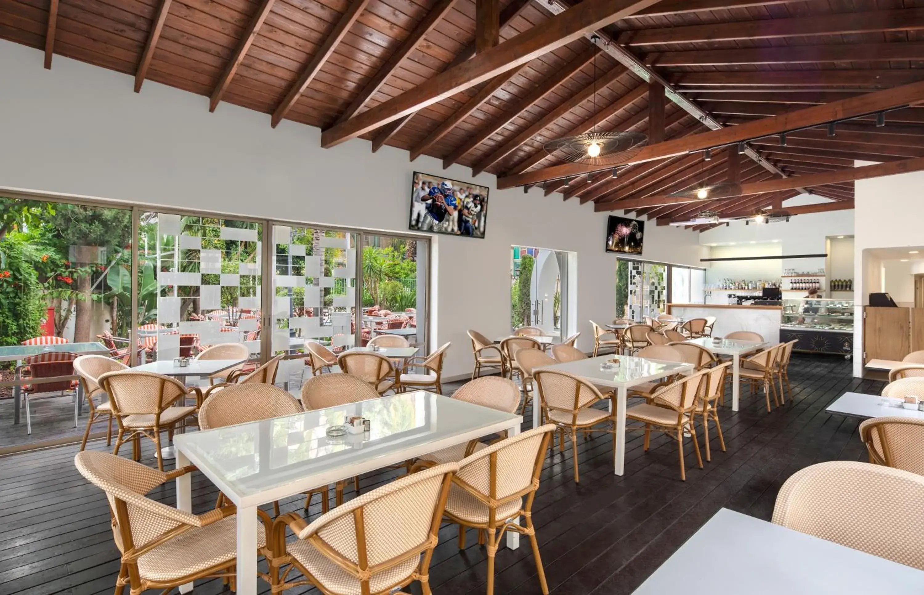 Restaurant/places to eat in Legacy Hotel Restaurant/places to eat in Legacy Hotel