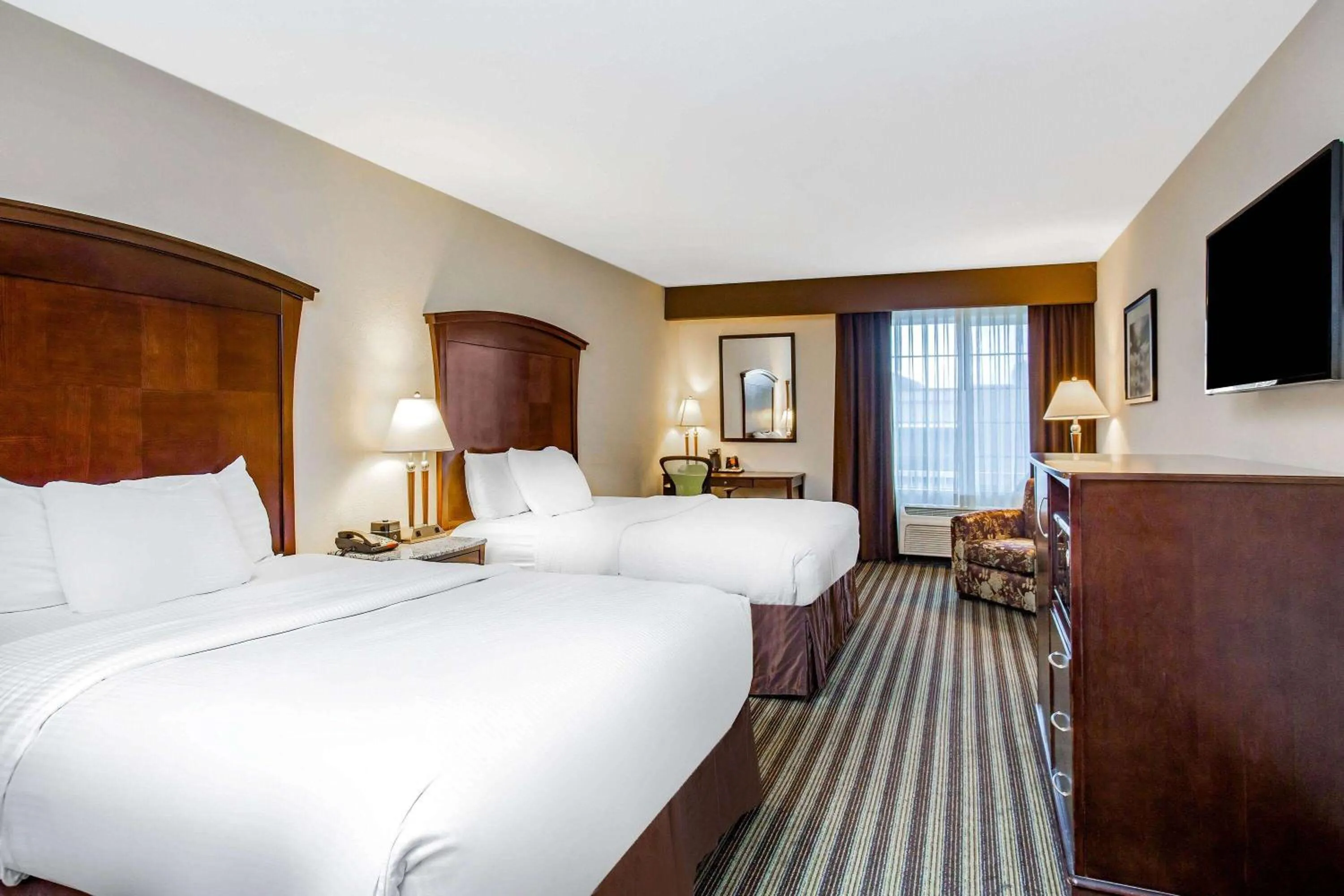 Photo of the whole room, Bed in La Quinta by Wyndham Fowler