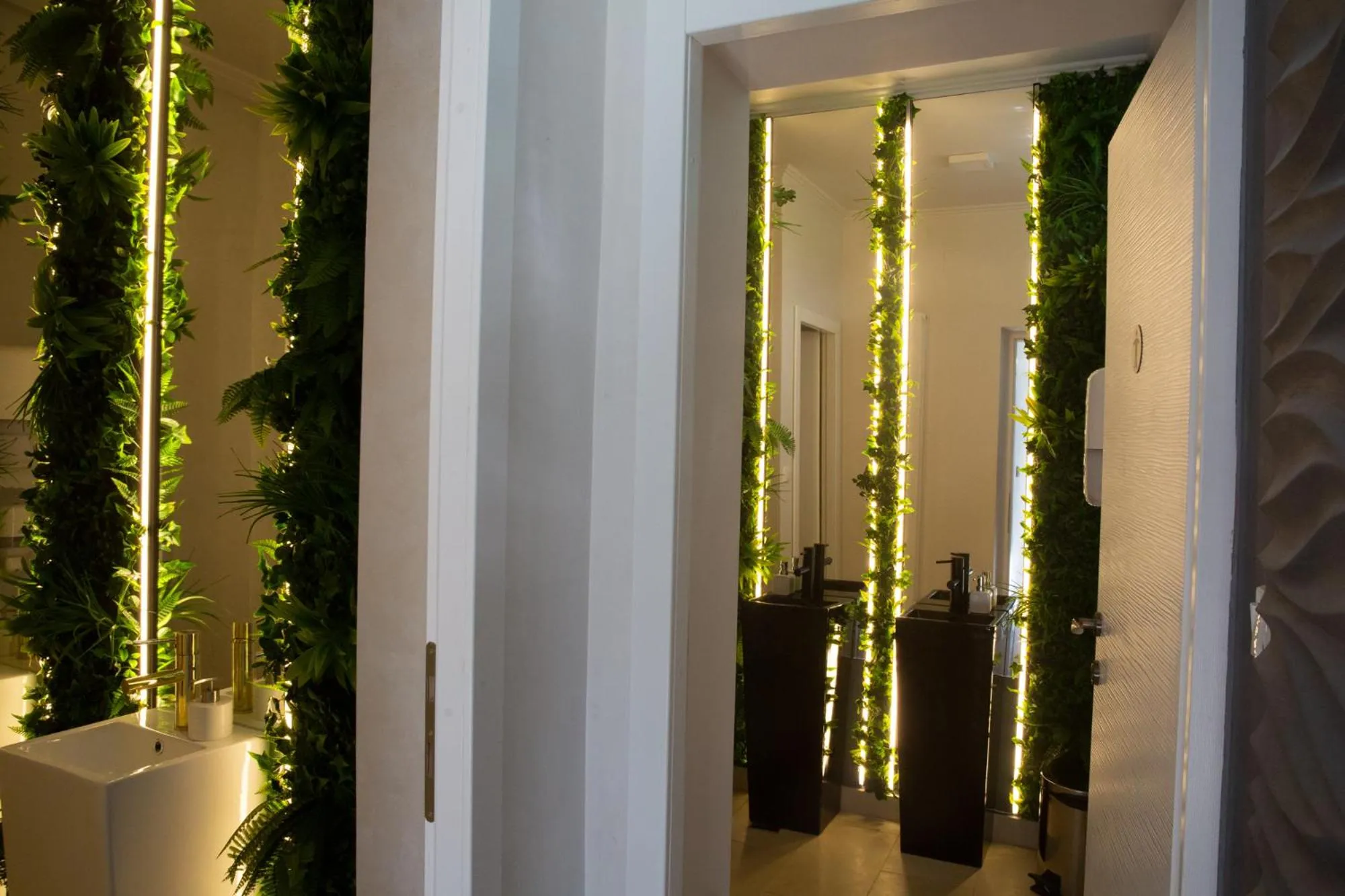 Toilet in Motel Cincis