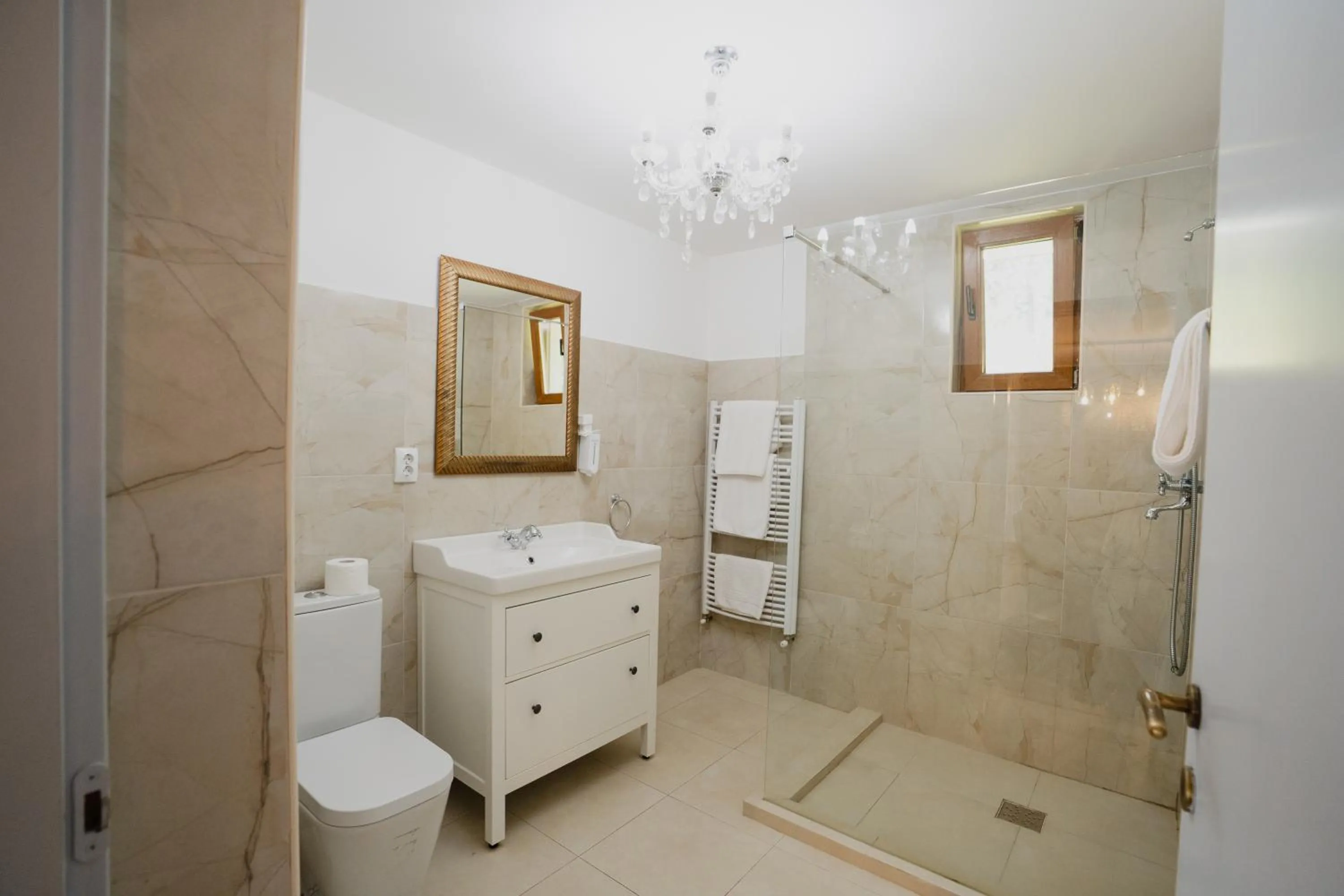 Shower in Cincis by the Lake