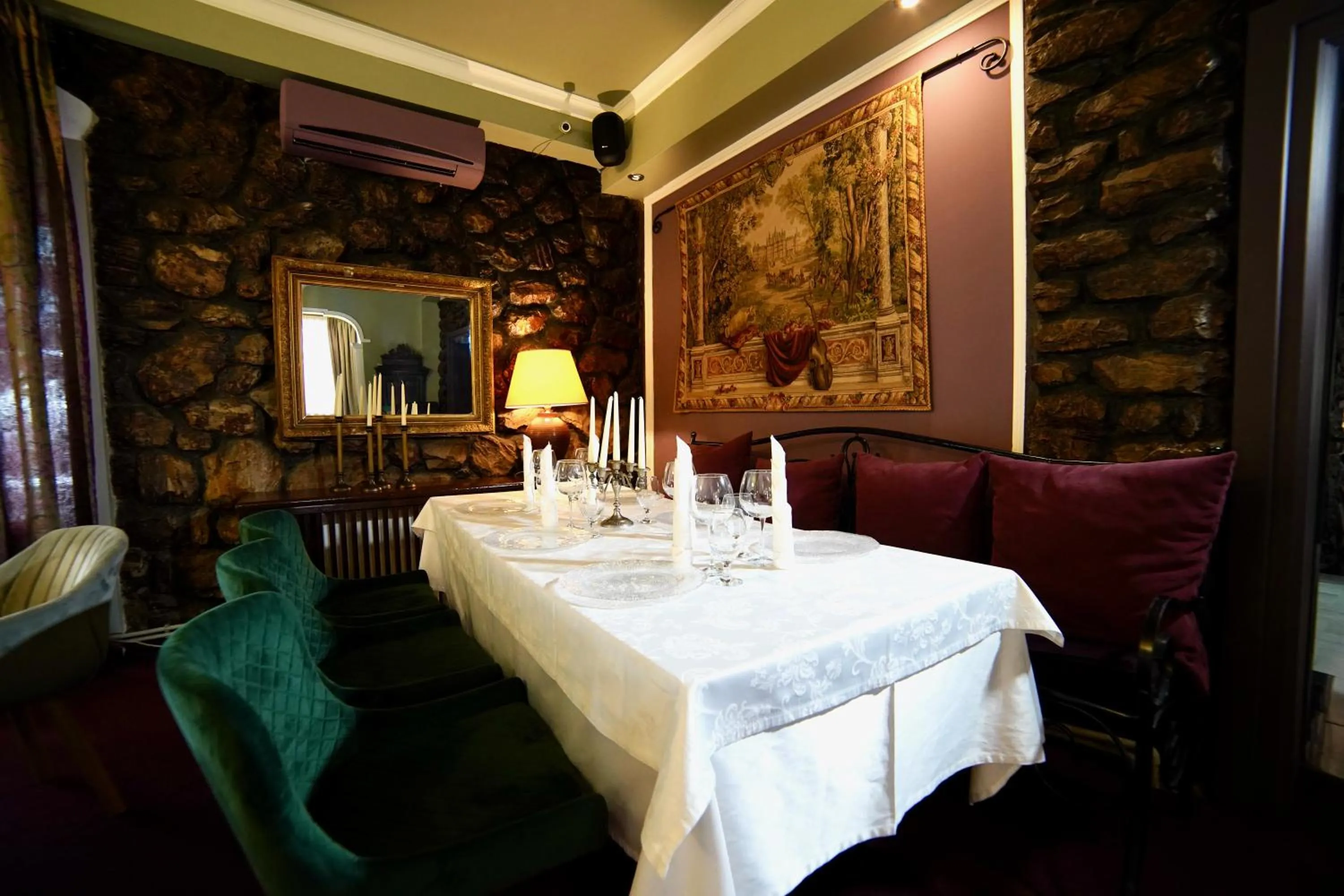 Restaurant/places to eat in Motel Cincis