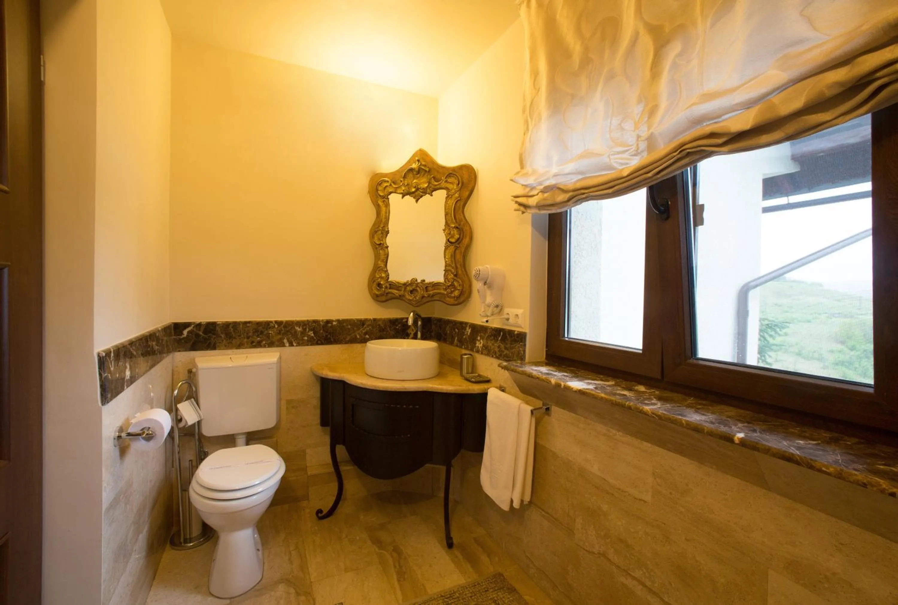 Bathroom in Motel Cincis