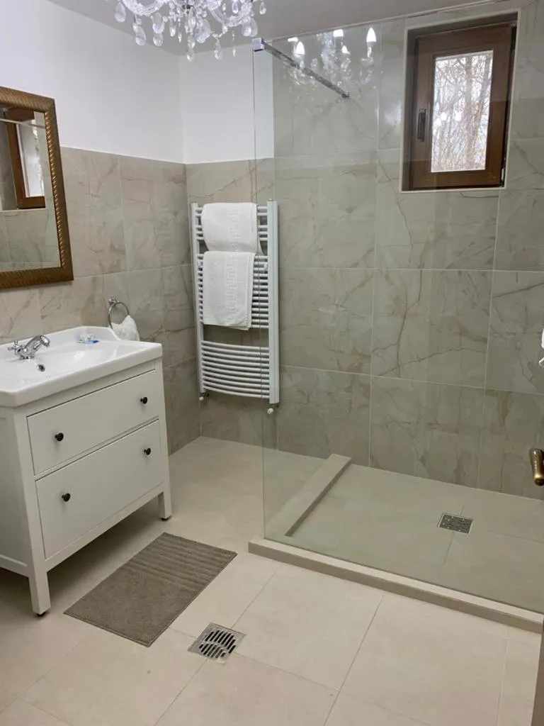 Bathroom in Motel Cincis