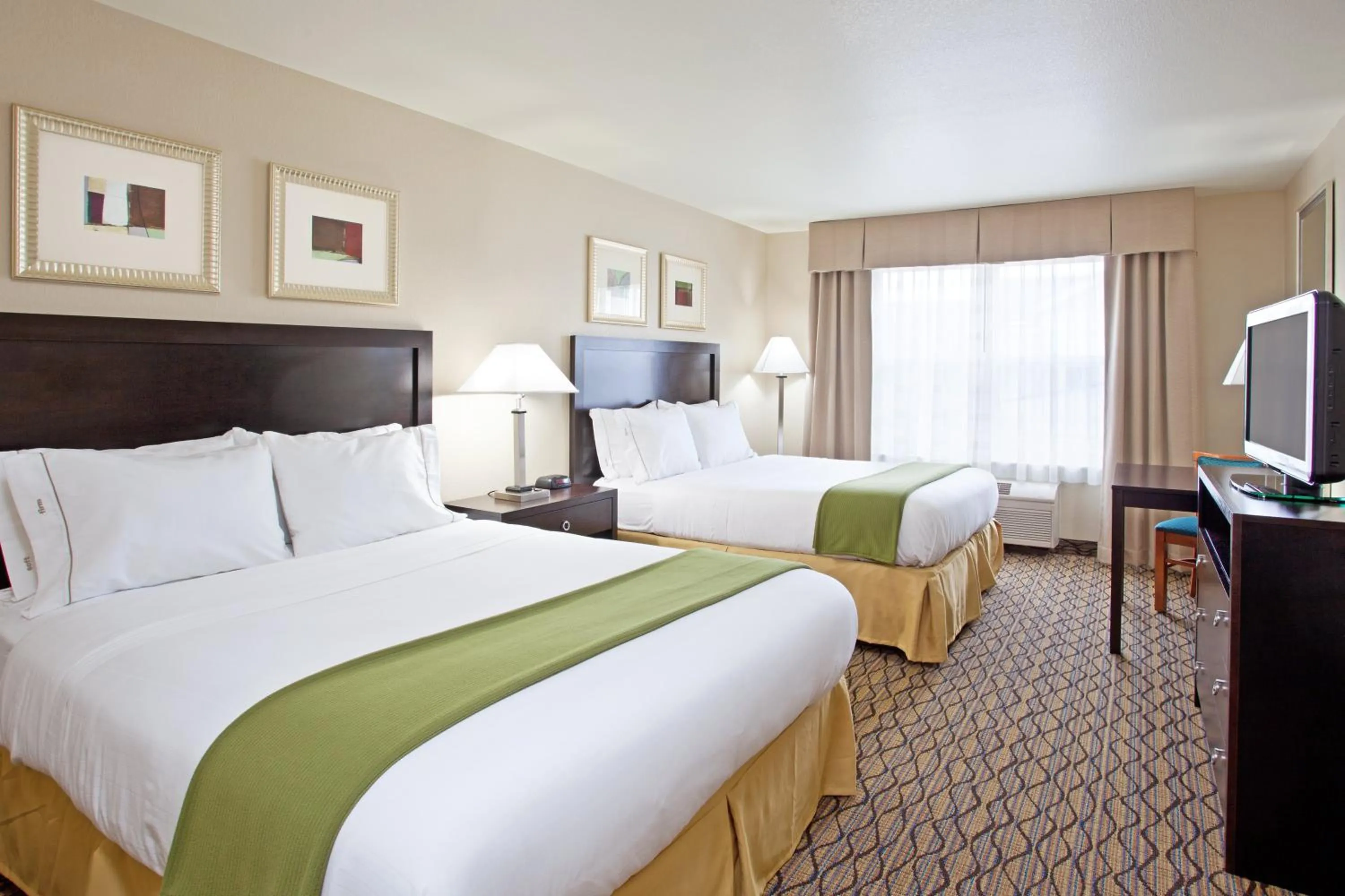 Photo of the whole room, Bed in Holiday Inn Express & Suites Columbus East - Reynoldsburg by IHG