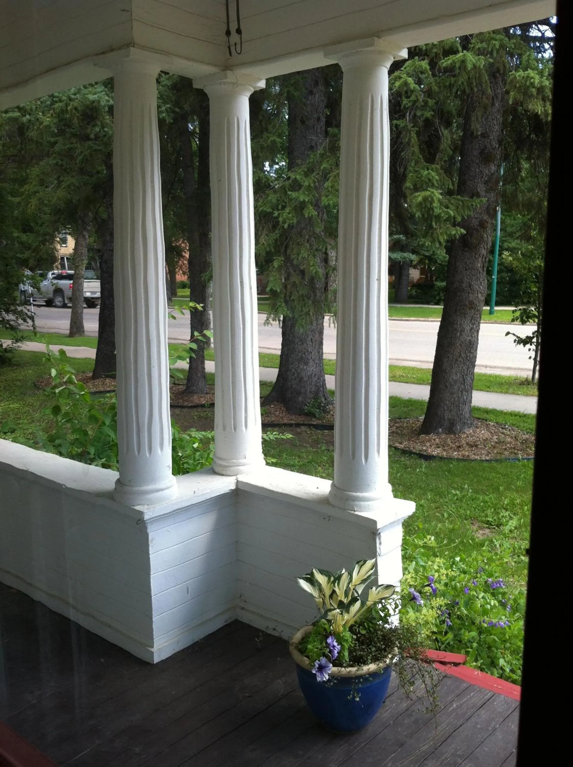 Facade/entrance in Sir Edgar House B&B