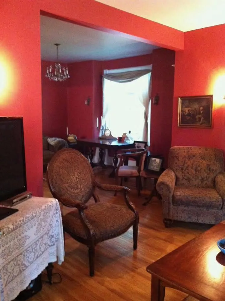 Communal lounge/ TV room in Sir Edgar House B&B