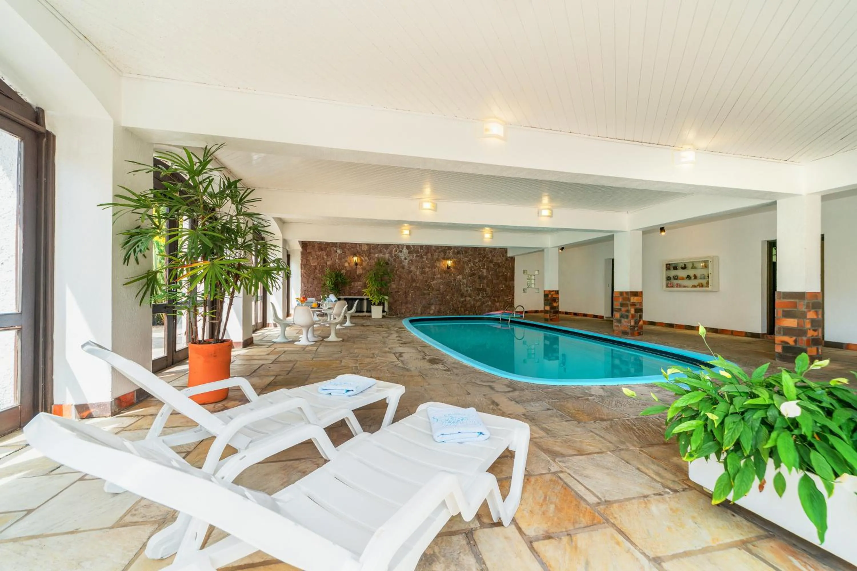 Swimming pool in Vila Suzana Parque Hotel