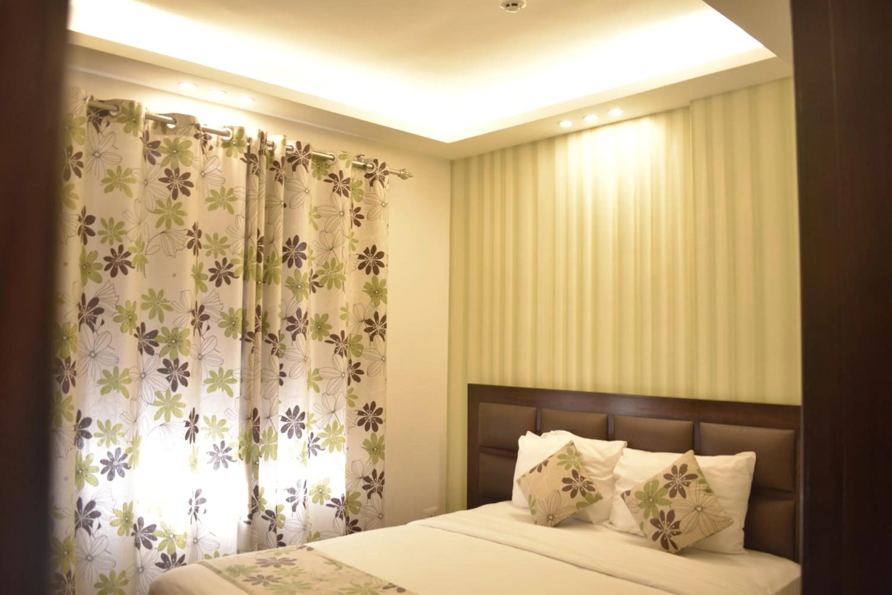 Bedroom, Bed in Shams Alweibdeh Hotel Apartments