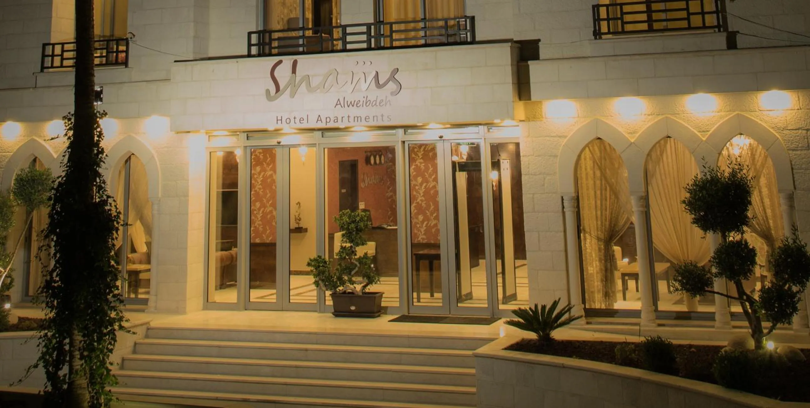Facade/entrance in Shams Alweibdeh Hotel Apartments