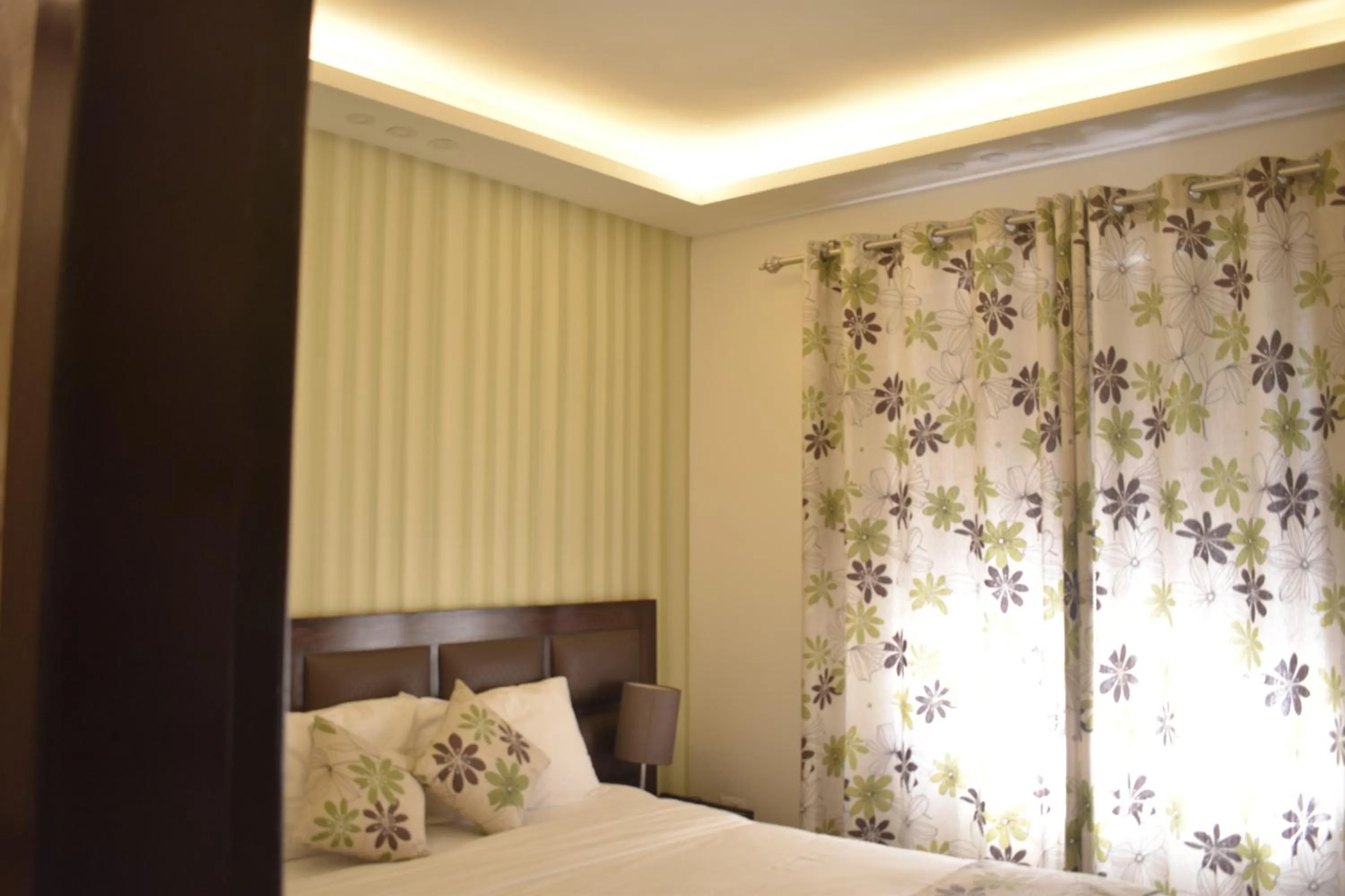 Bed in Shams Alweibdeh Hotel Apartments