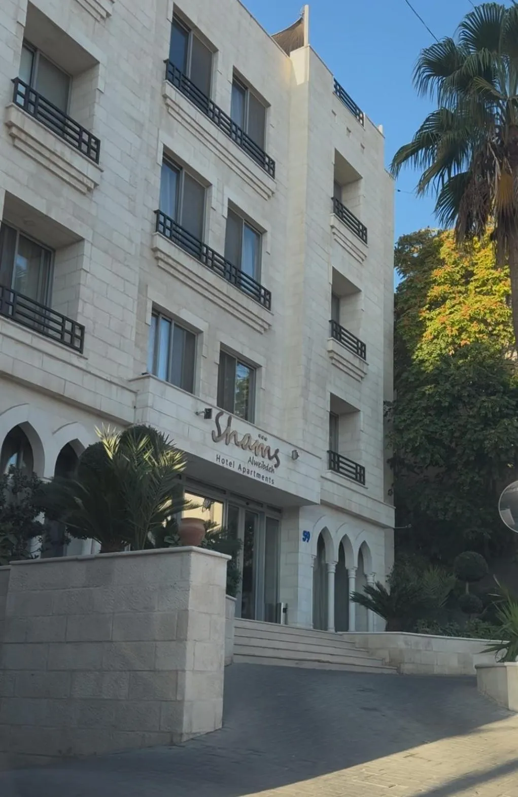 Property building in Shams Alweibdeh Hotel Apartments