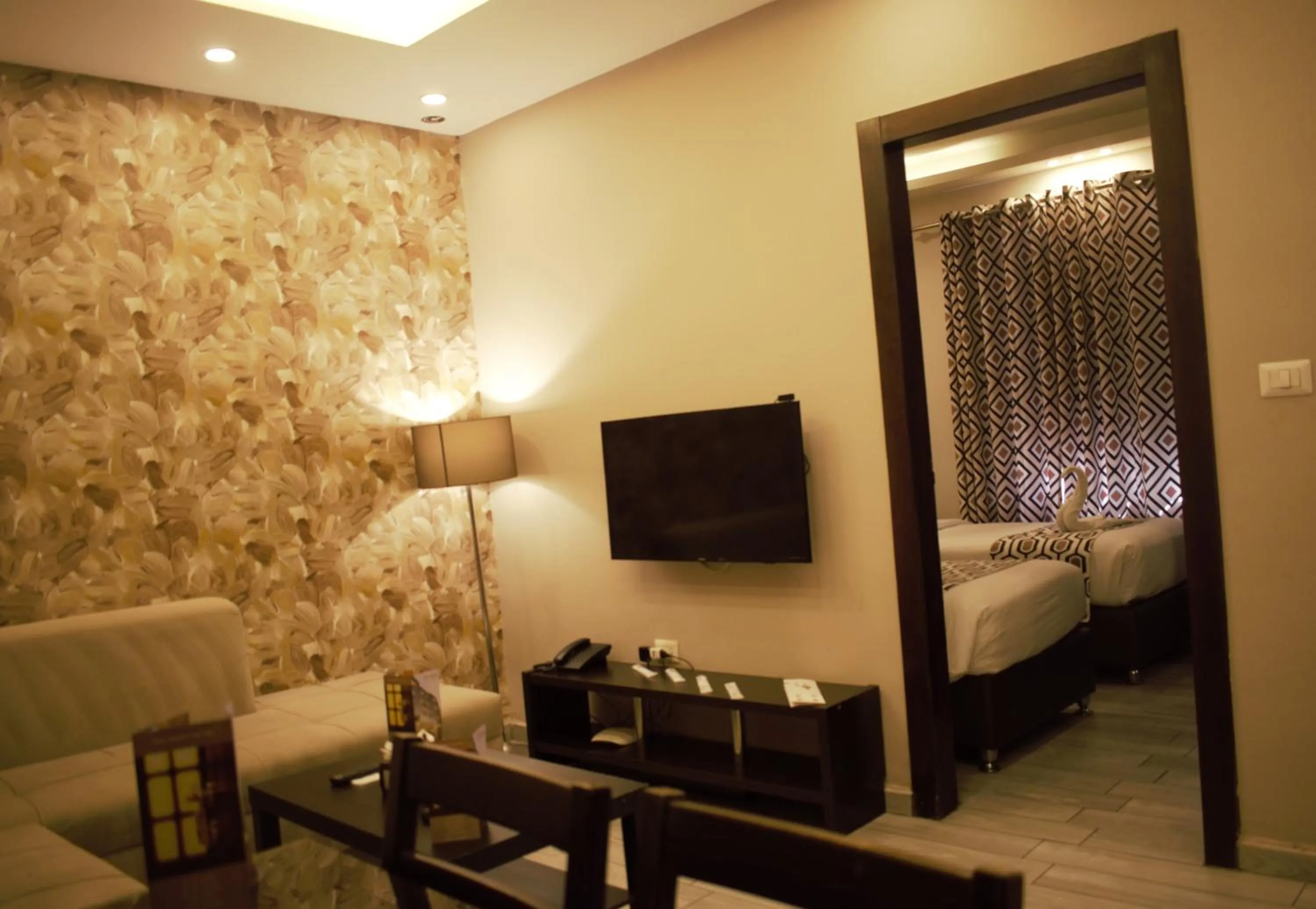 Living room, Bed in Shams Alweibdeh Hotel Apartments