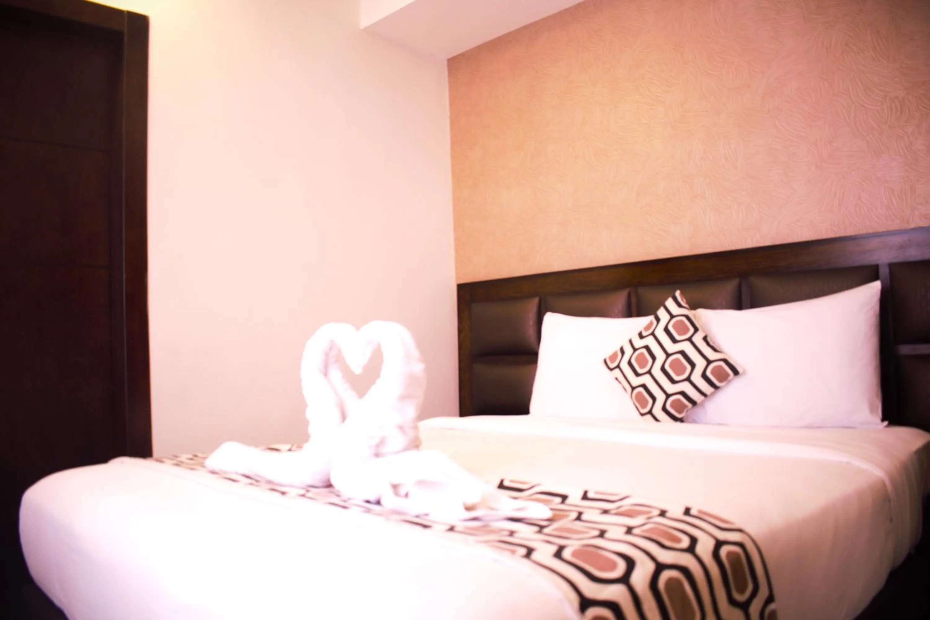 Bedroom, Bed in Shams Alweibdeh Hotel Apartments