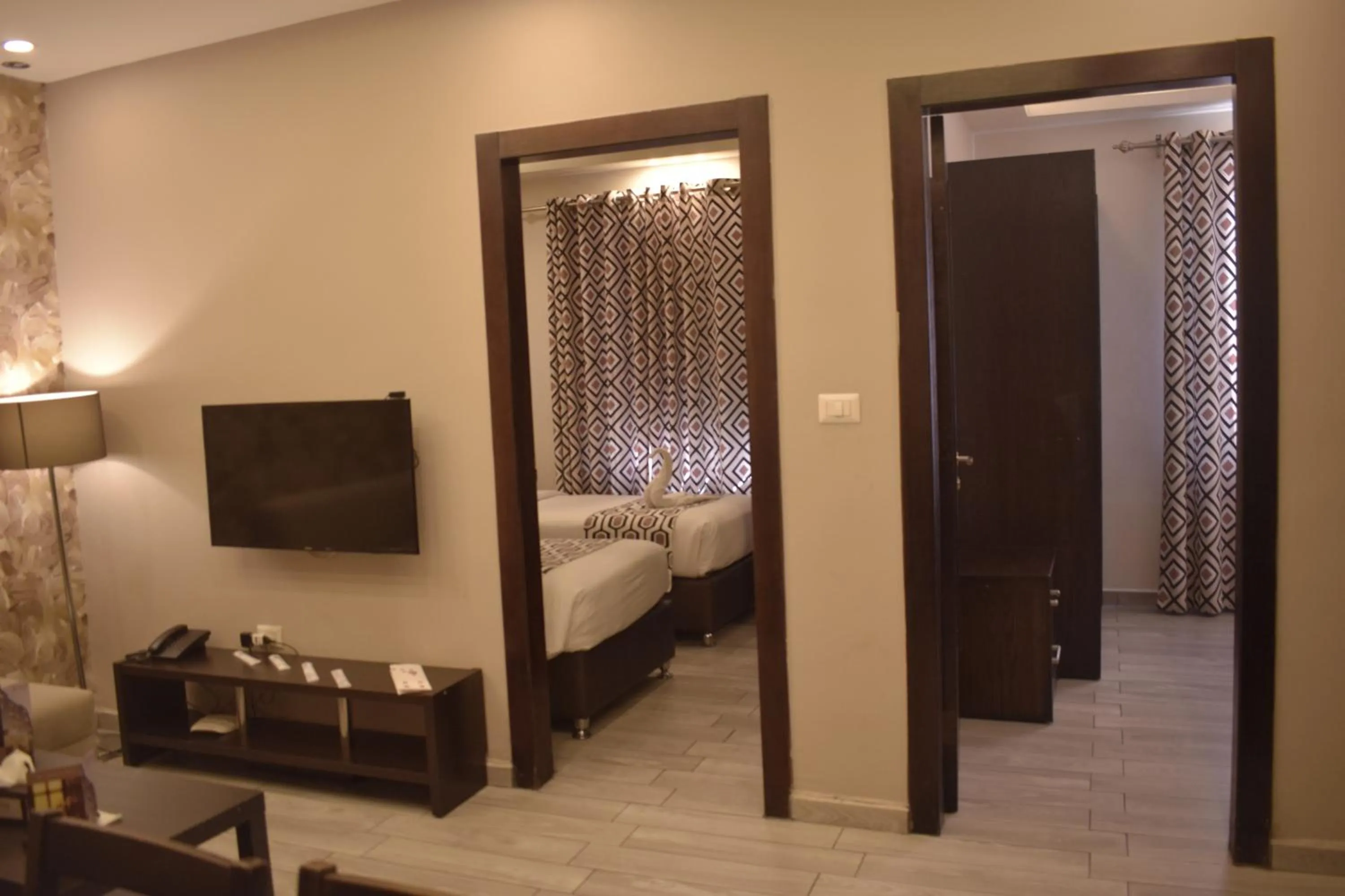 Living room, Bed in Shams Alweibdeh Hotel Apartments