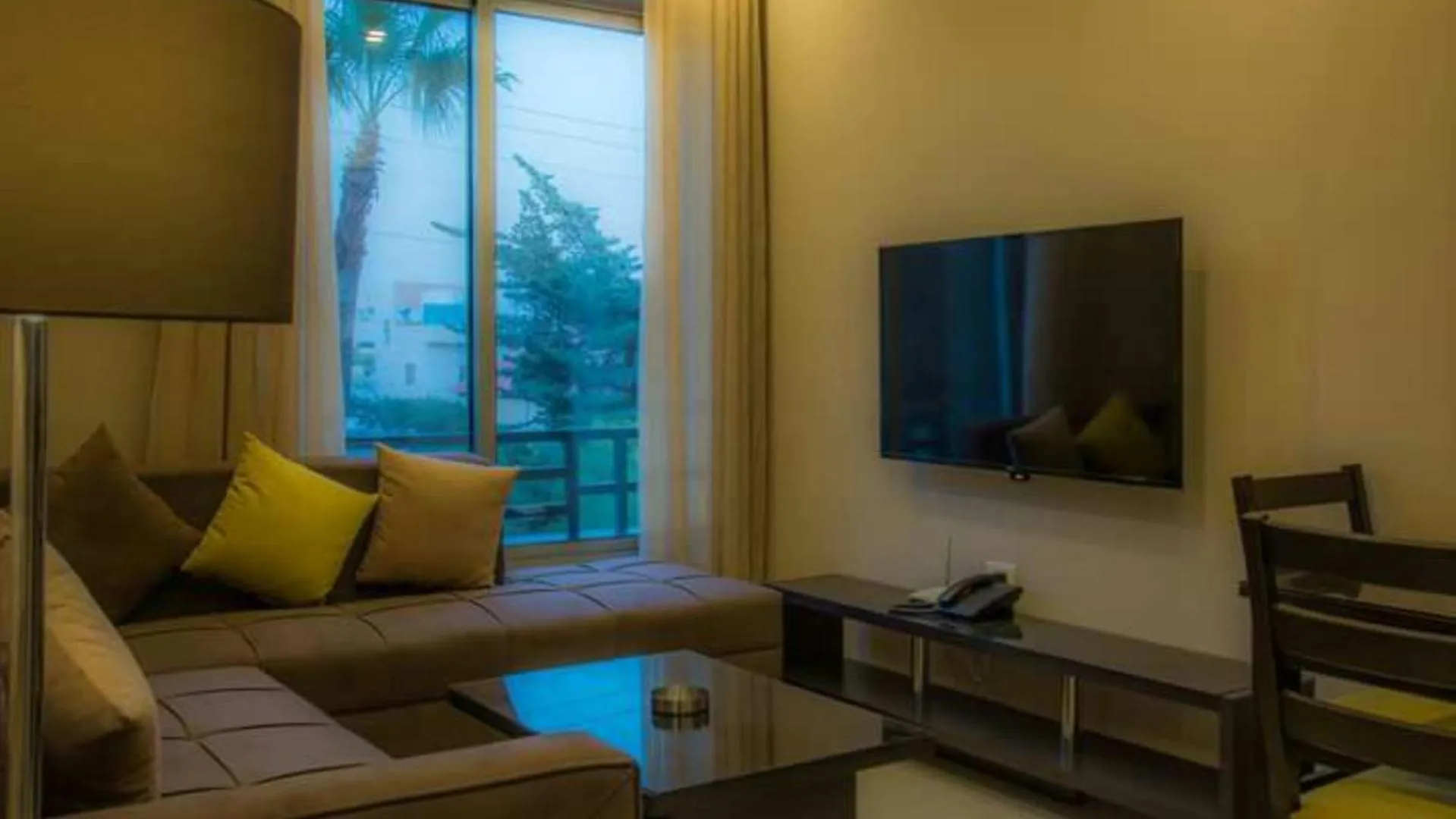 Living room in Shams Alweibdeh Hotel Apartments