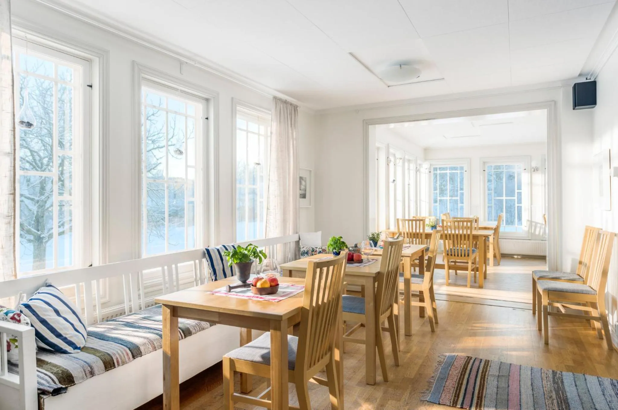 Restaurant/places to eat in Villa Bro