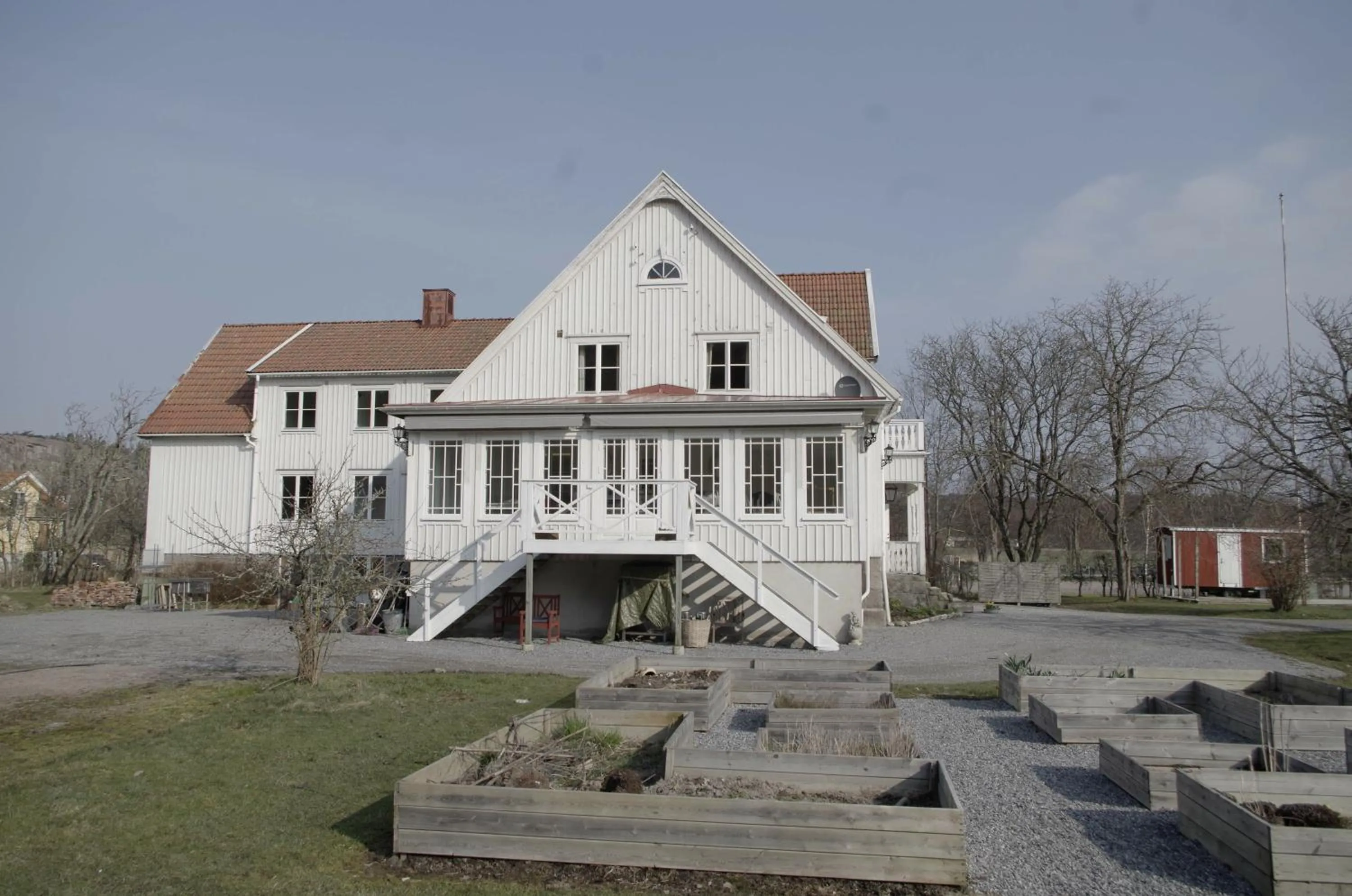Property building in Villa Bro