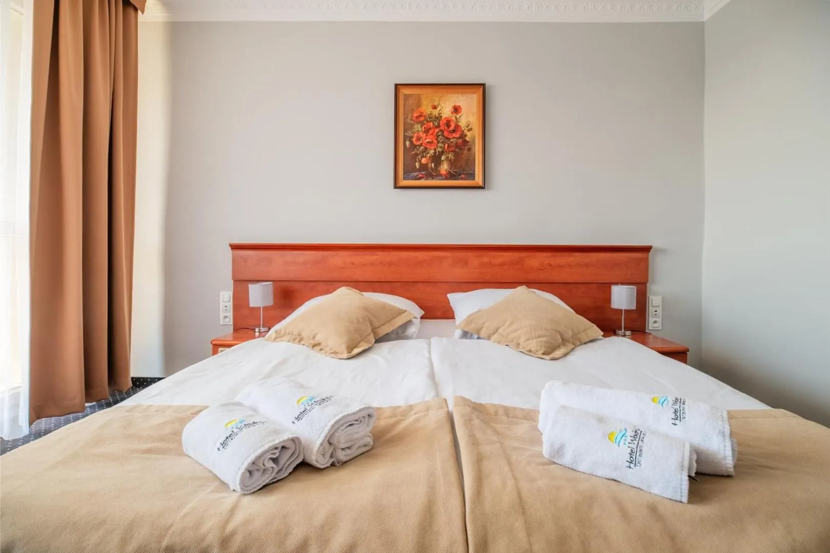 Bed in Hotel Wodnik Twój Hotel z widokiem na morze