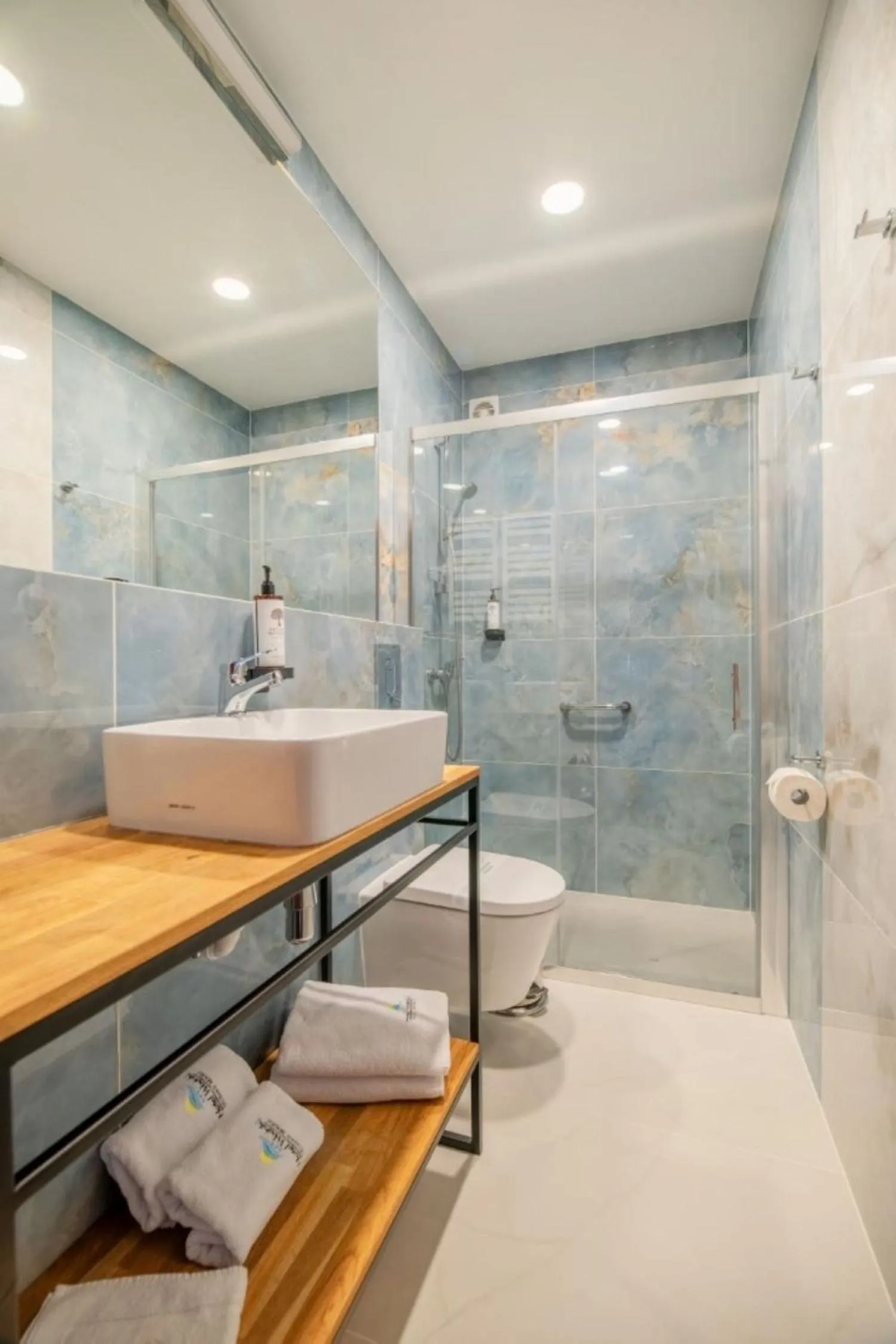 Toilet in Hotel Wodnik Twój Hotel z widokiem na morze