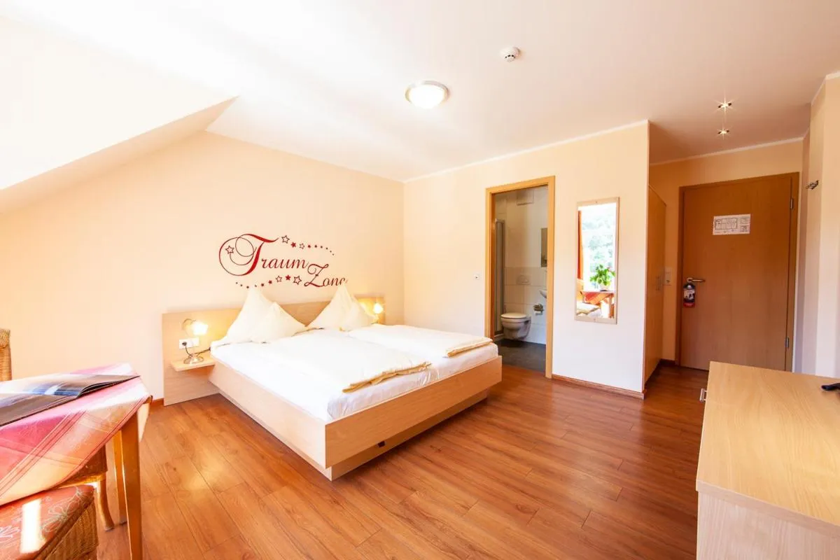 Photo of the whole room, Bed in Heidsmühle