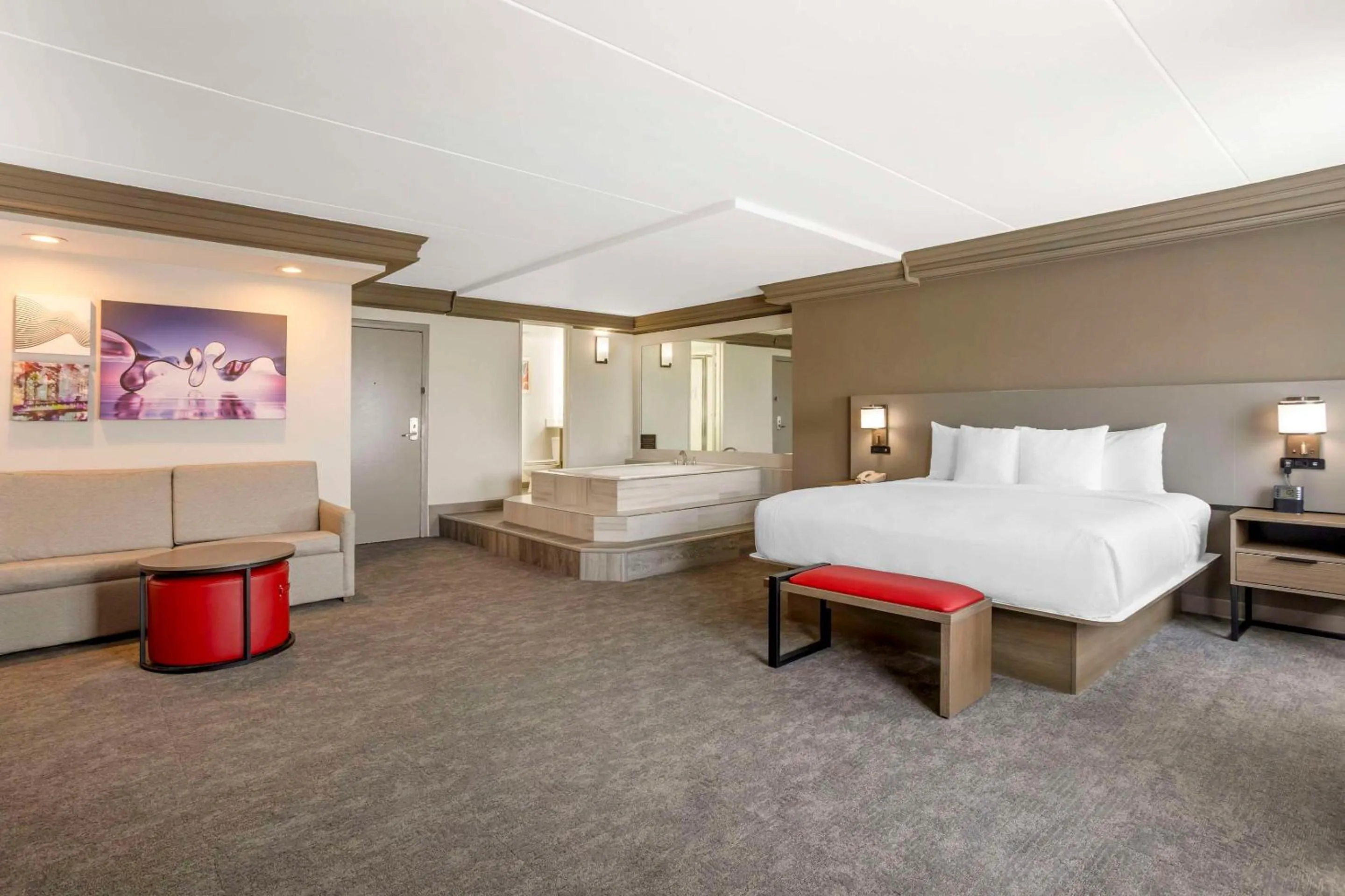 Bedroom, Bed in Comfort Inn Edgewater on Hudson River