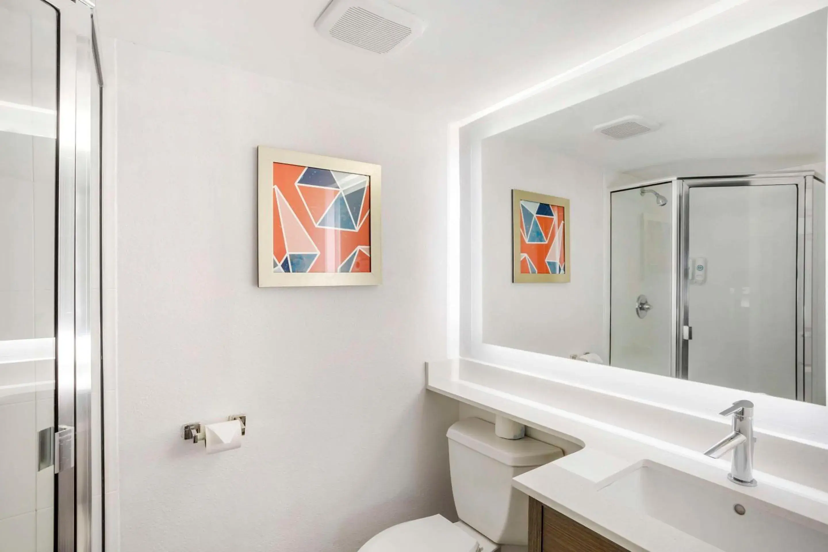 Bedroom in Comfort Inn Edgewater on Hudson River Bedroom in Comfort Inn Edgewater on Hudson River