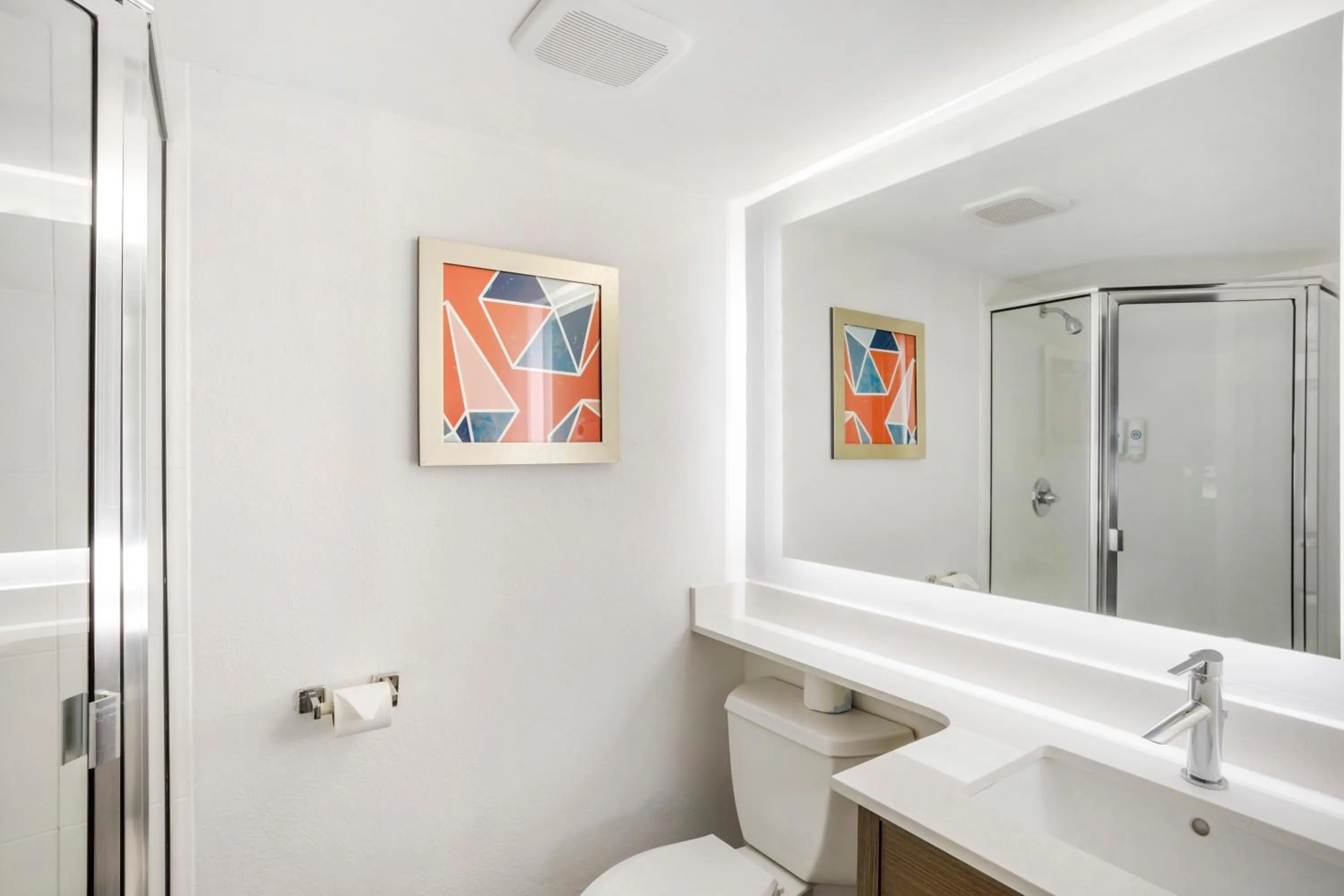 Bathroom in Comfort Inn Edgewater on Hudson River