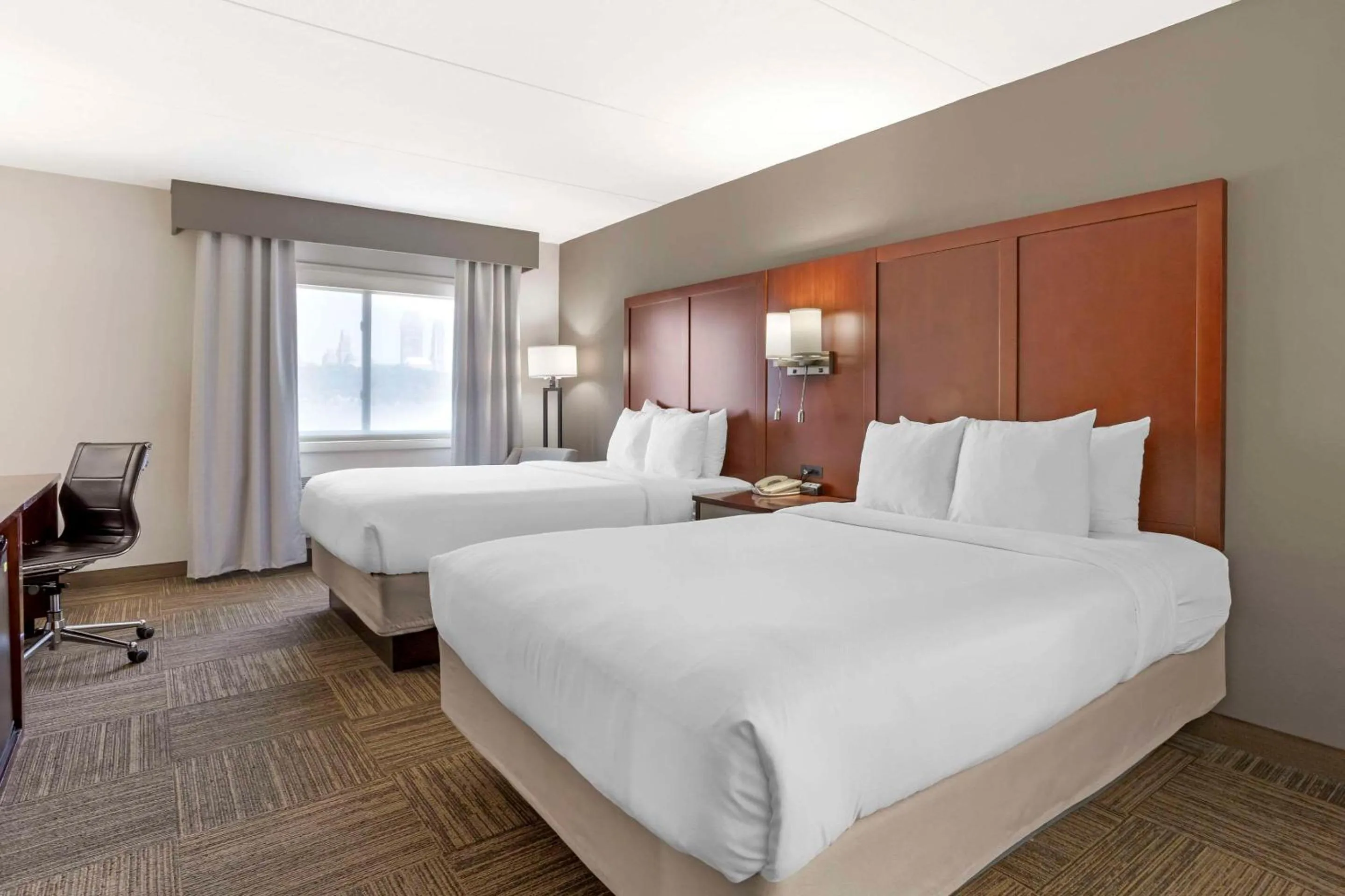 Bedroom, Bed in Comfort Inn Edgewater on Hudson River