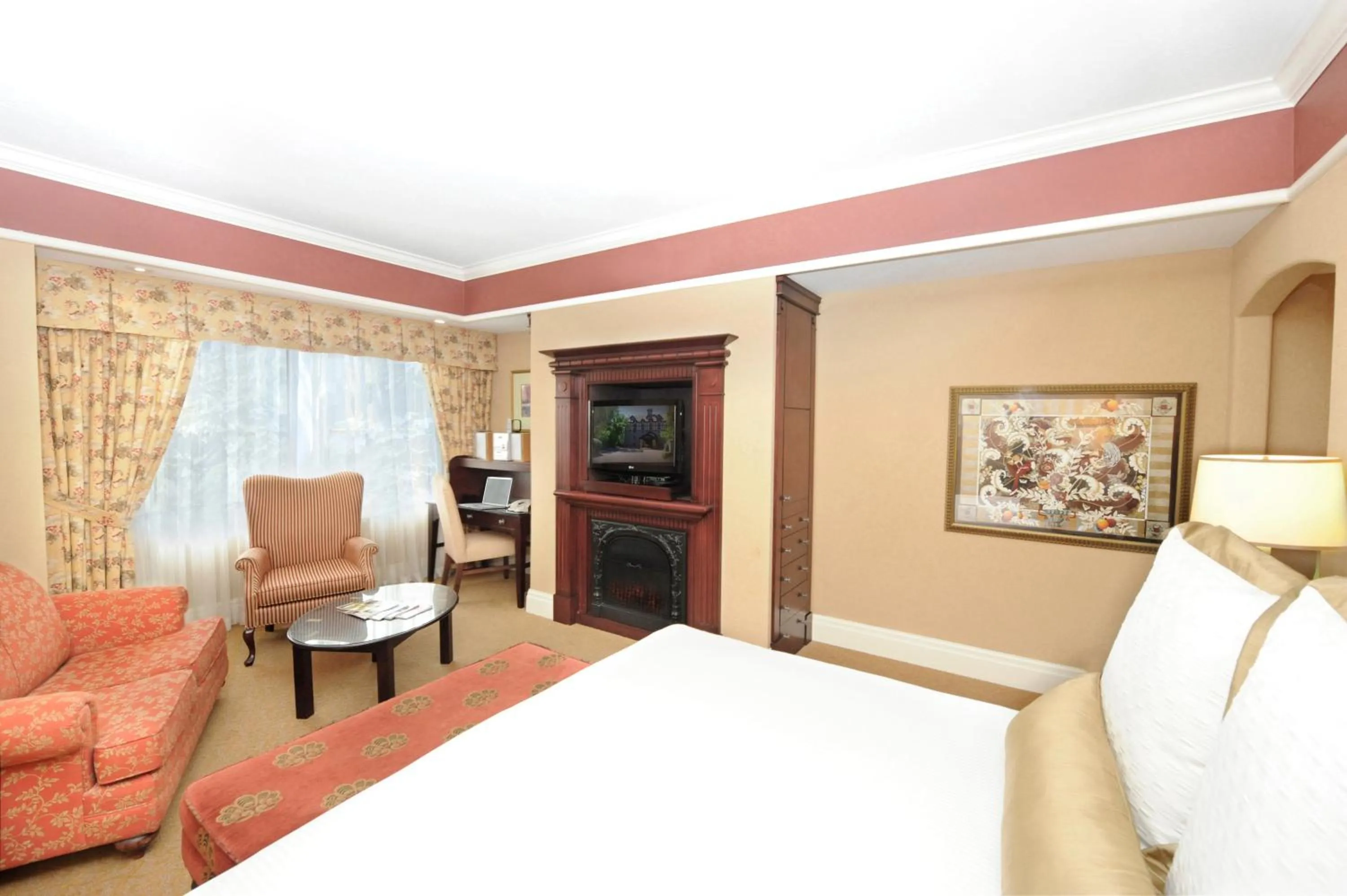 Photo of the whole room, Bed in Old Mill Toronto Hotel