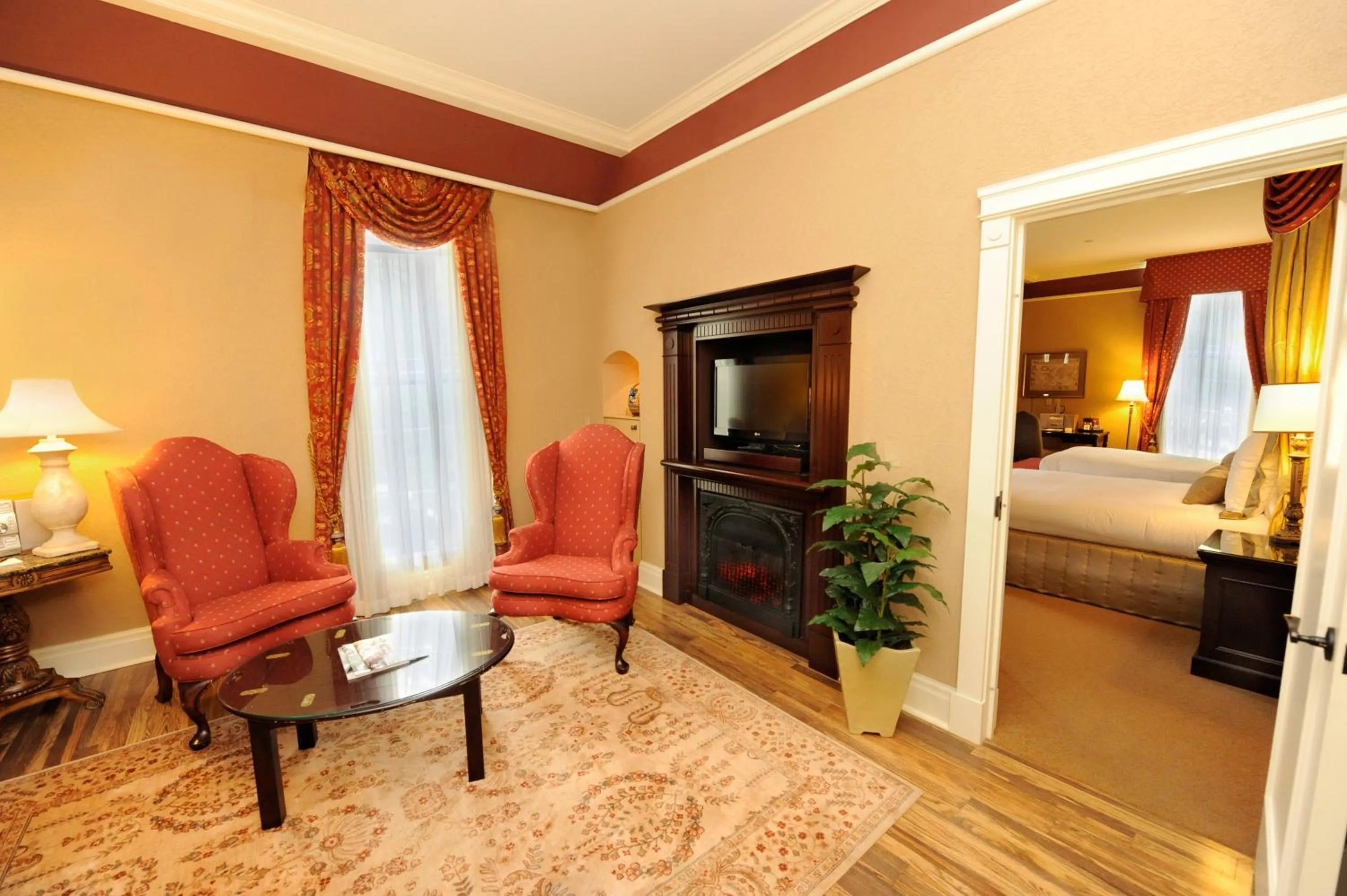 Living room, Bed in Old Mill Toronto Hotel