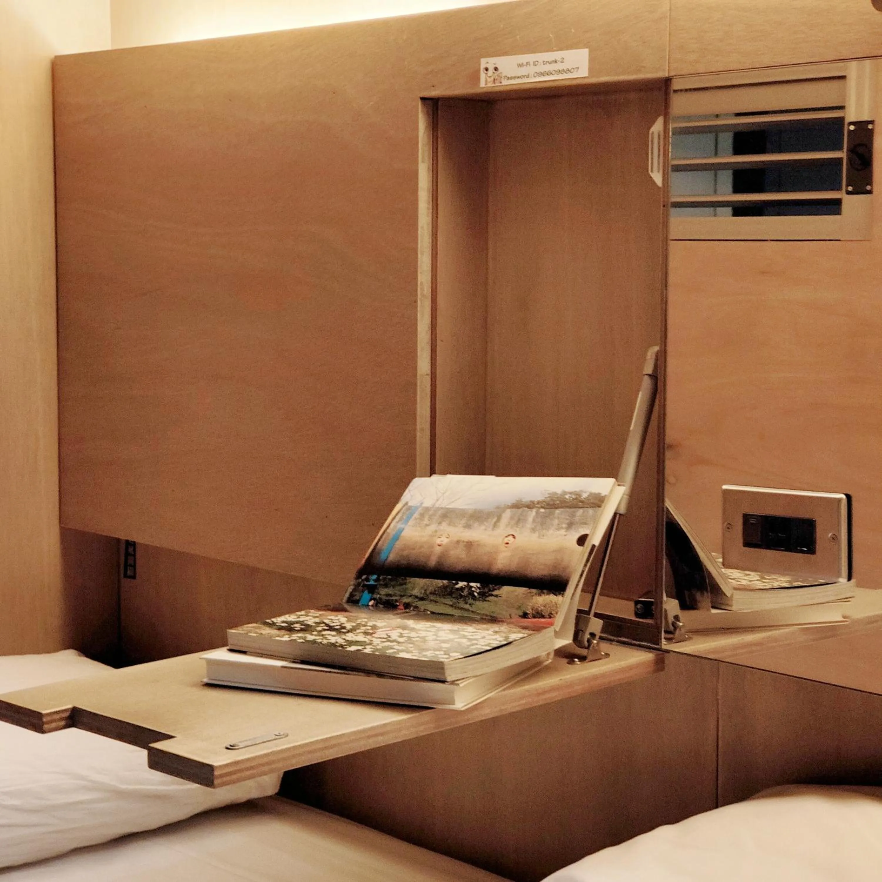 bunk bed, Bed in Jerry's Mazehut Hostel