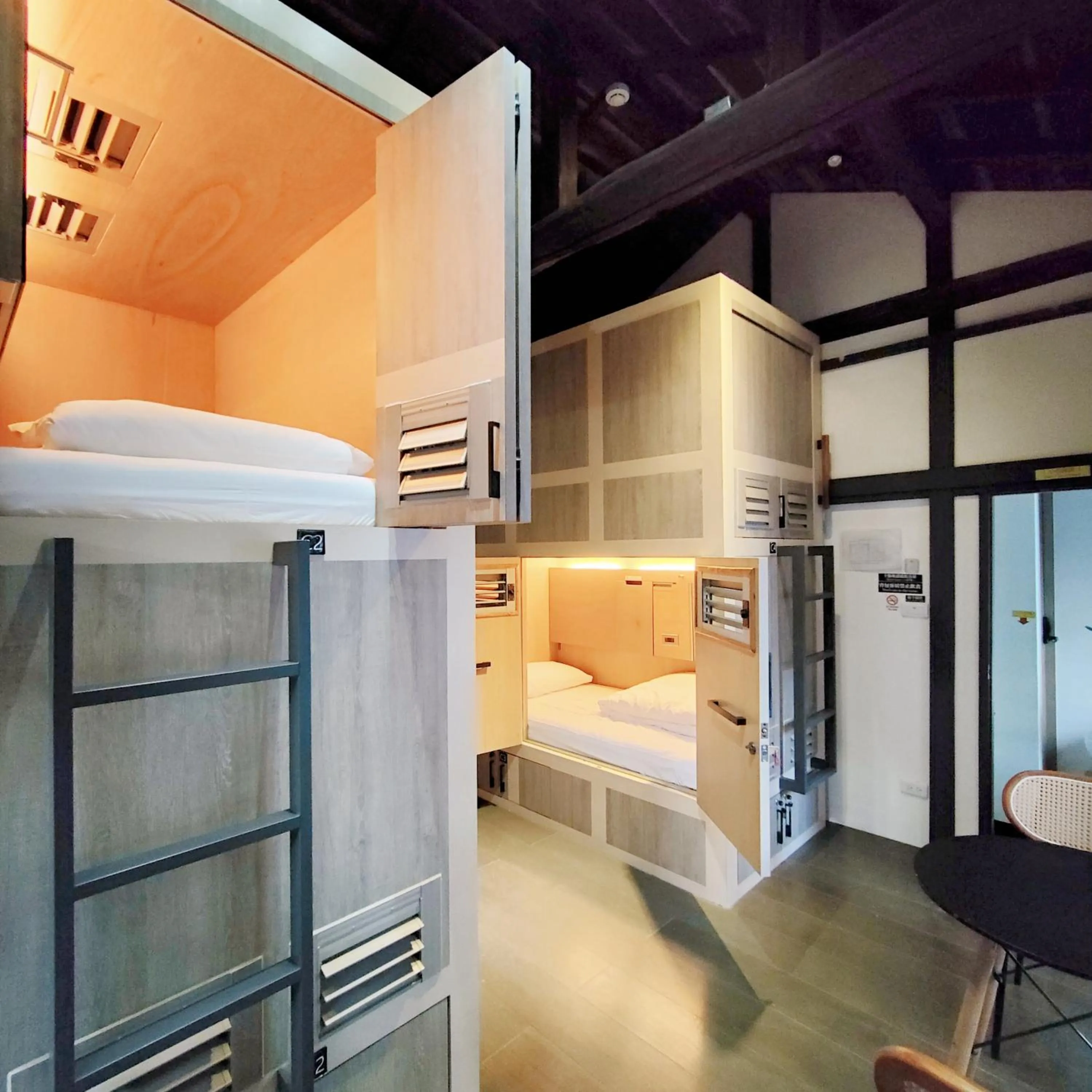 Photo of the whole room, Bed in Jerry's Mazehut Hostel