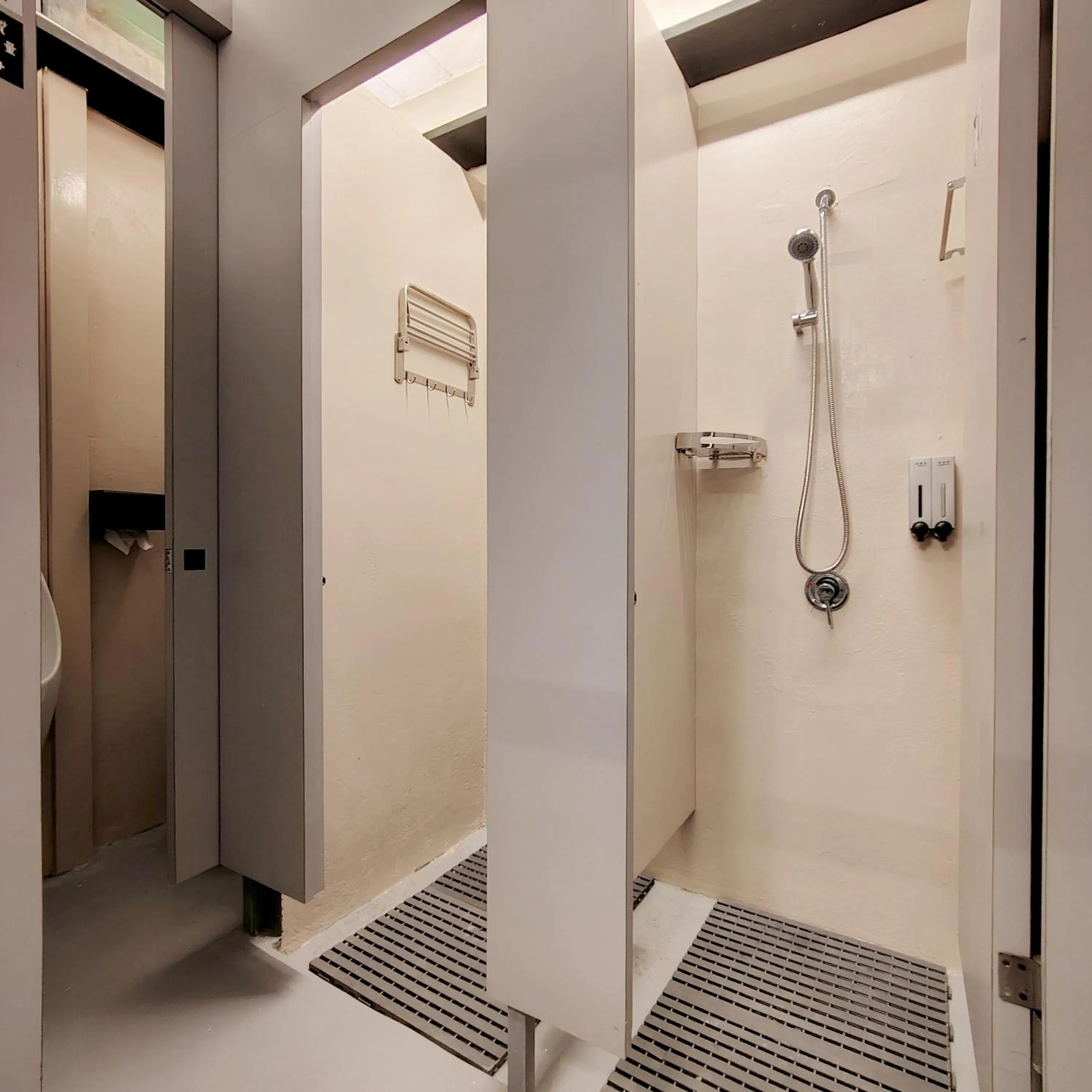 Shower in Jerry's Mazehut Hostel