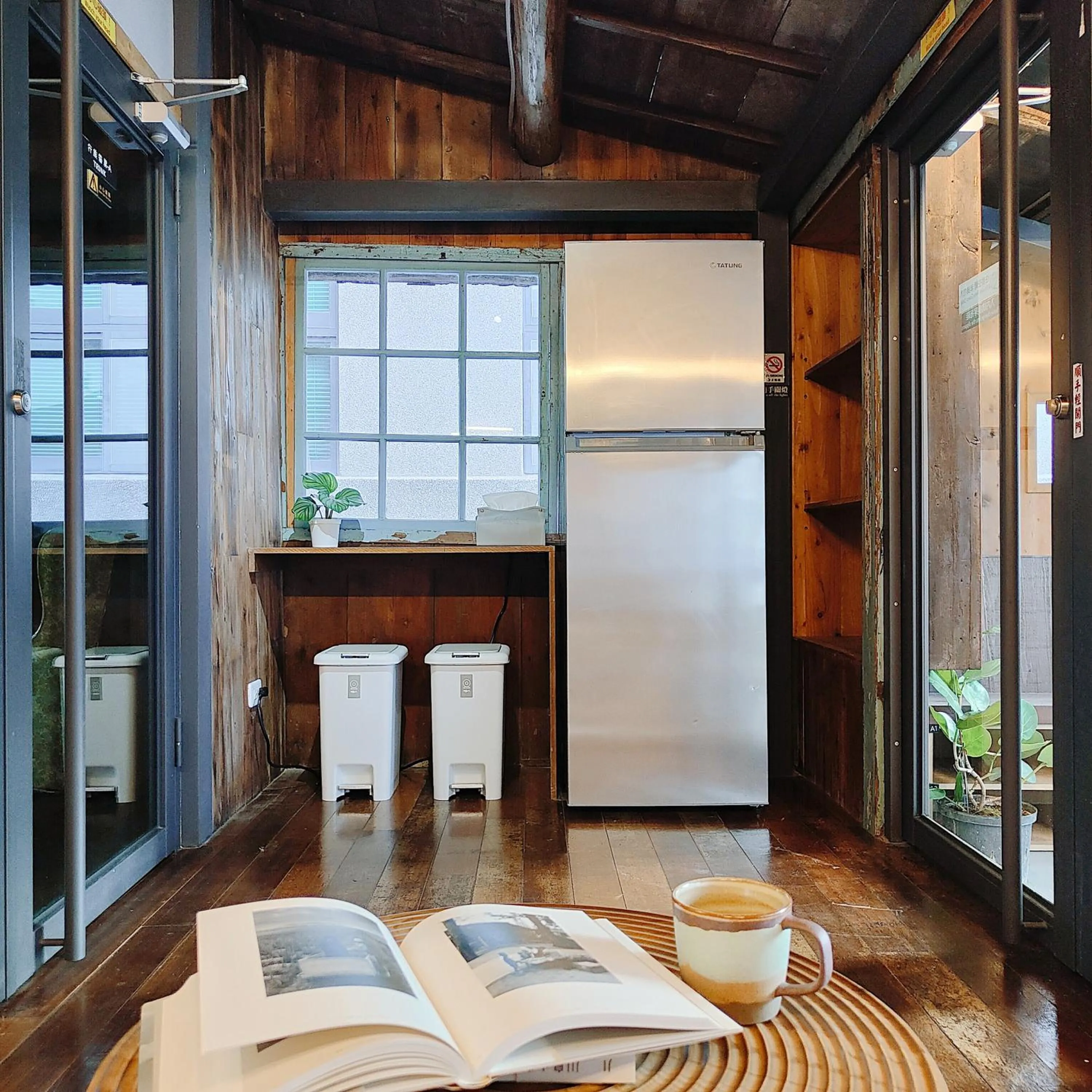 Communal lounge/ TV room in Jerry's Mazehut Hostel