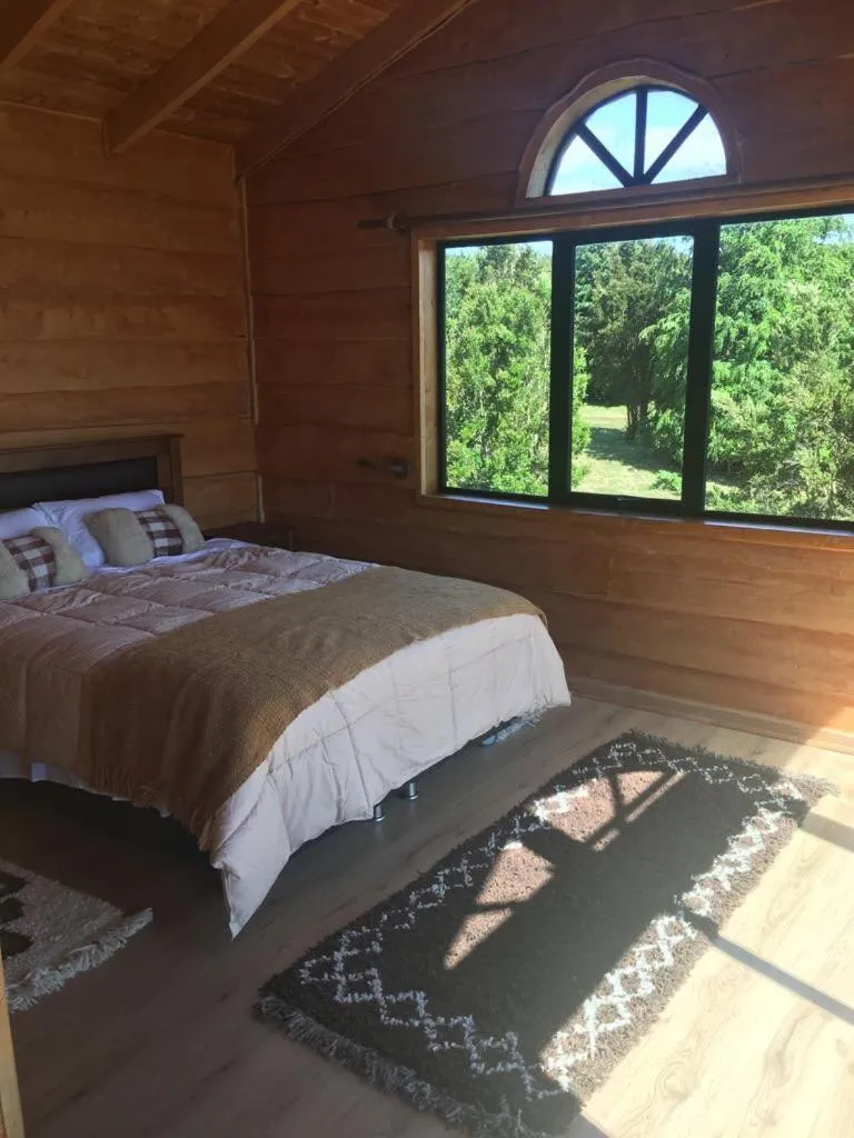 Photo of the whole room, Bed in Kiyen Rupu Huillinco Chiloé