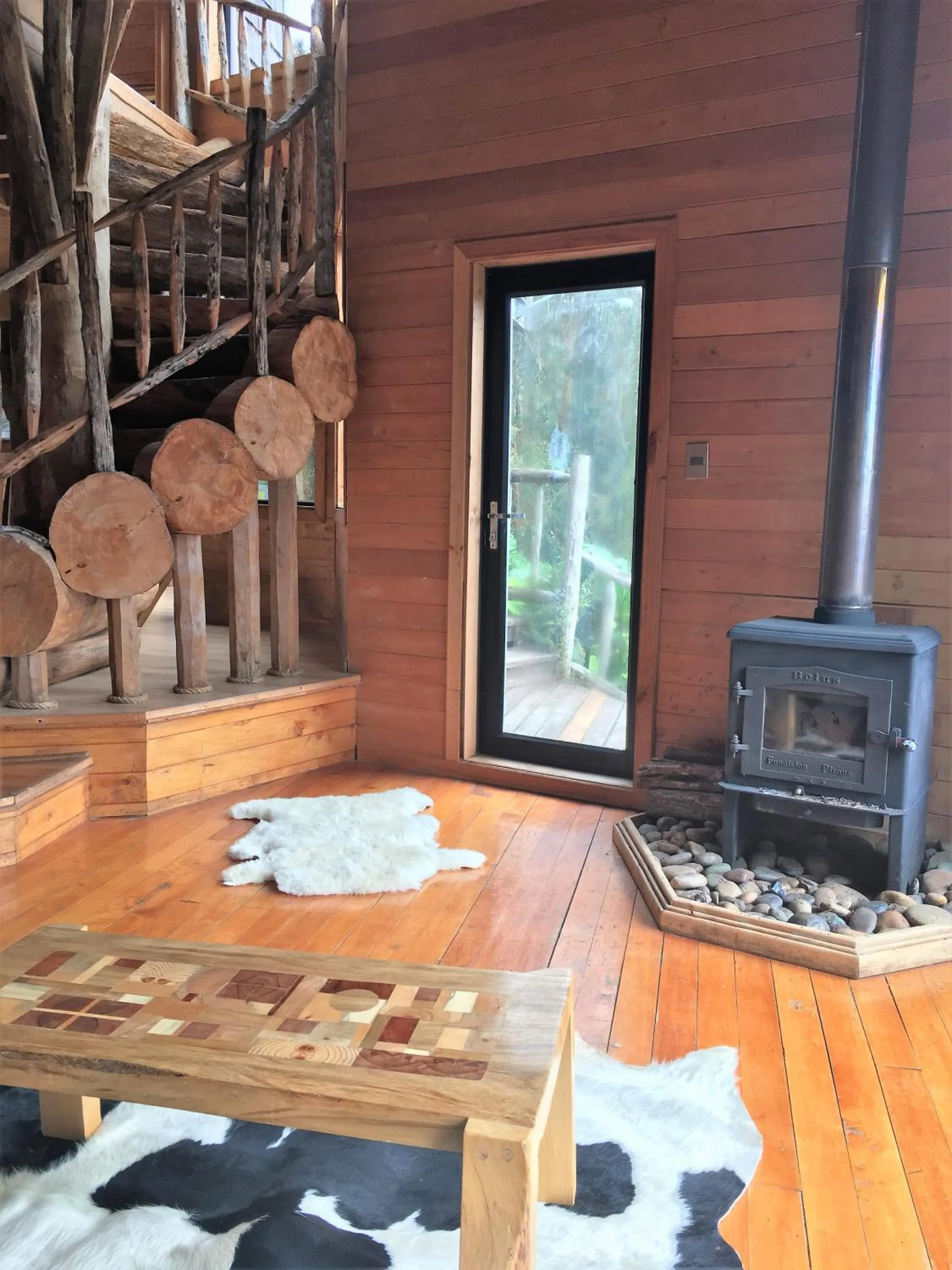 Communal lounge/ TV room in Kiyen Rupu Huillinco Chiloé