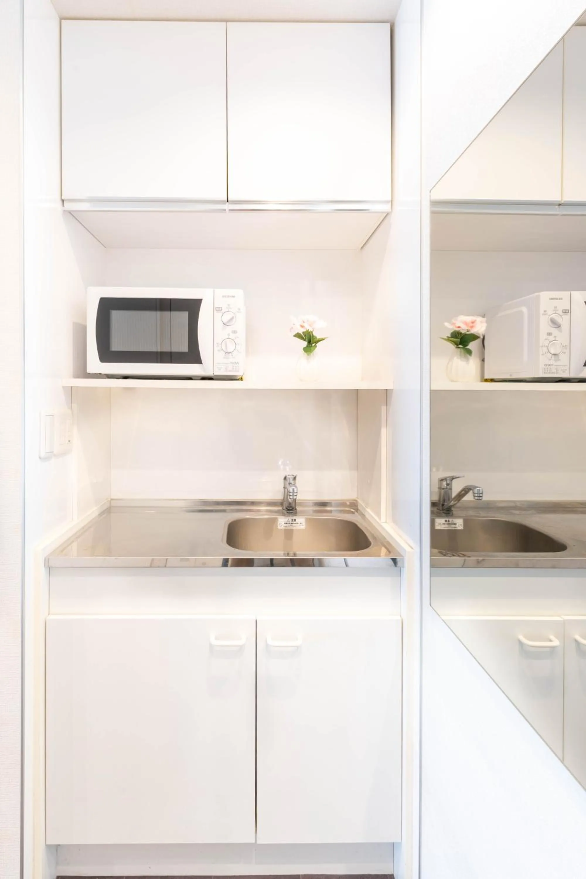 microwave in Nihonbashi Kakigara Ryokan