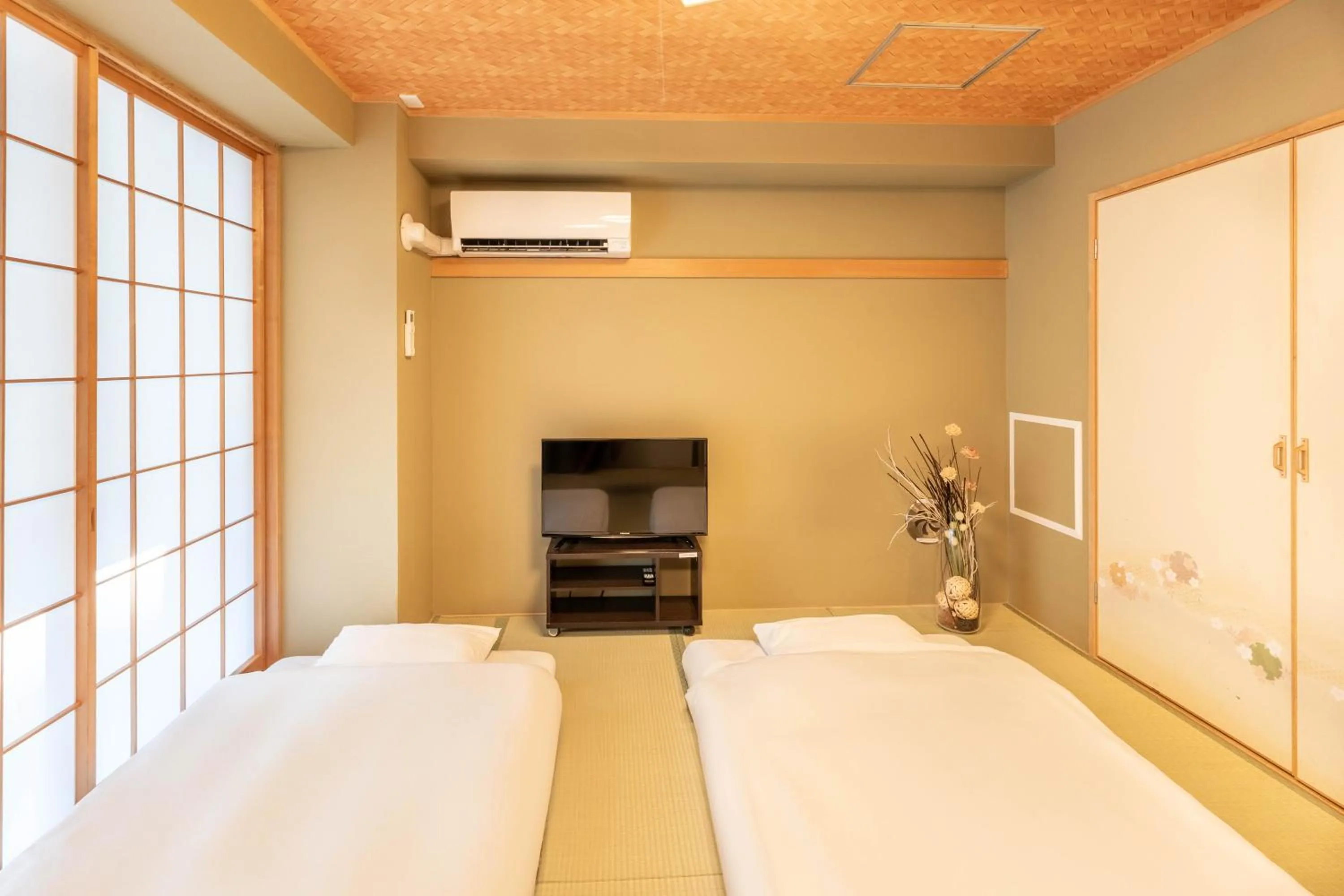 Bed in Nihonbashi Kakigara Ryokan