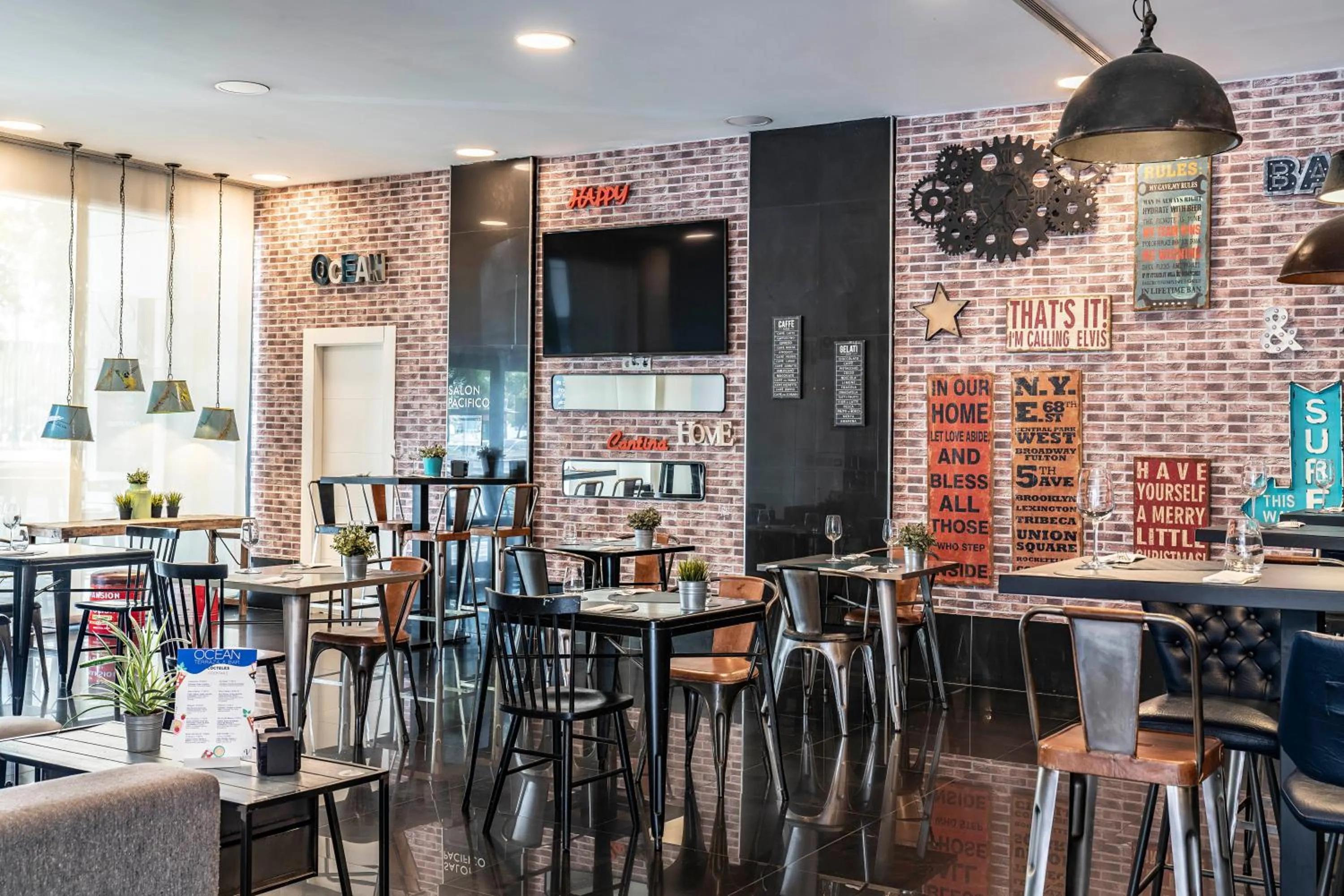 Lounge or bar in Vincci Málaga