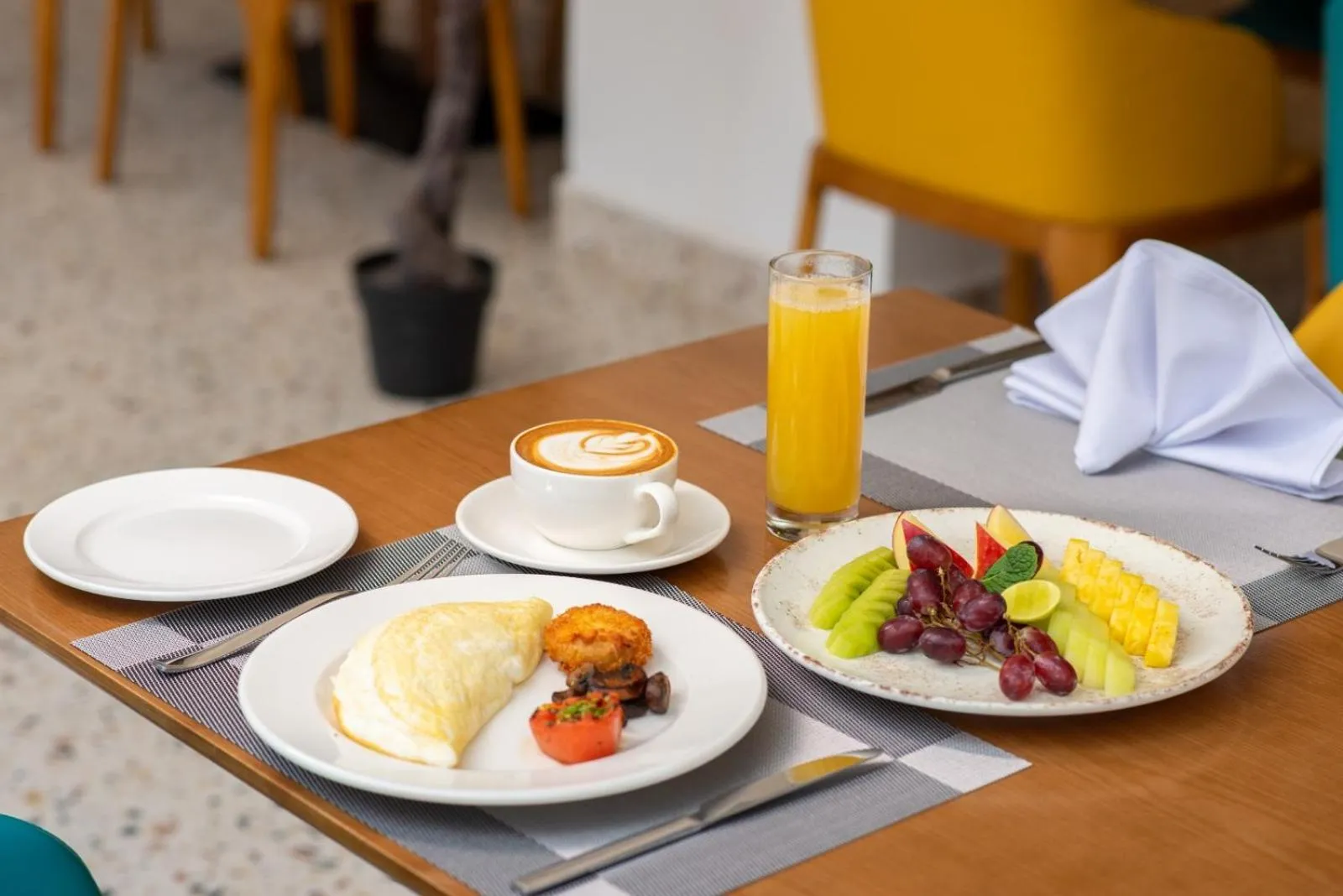 Restaurant/places to eat in Kingfisher Nest Hotel Suites- Westlands, Near Sarit Center