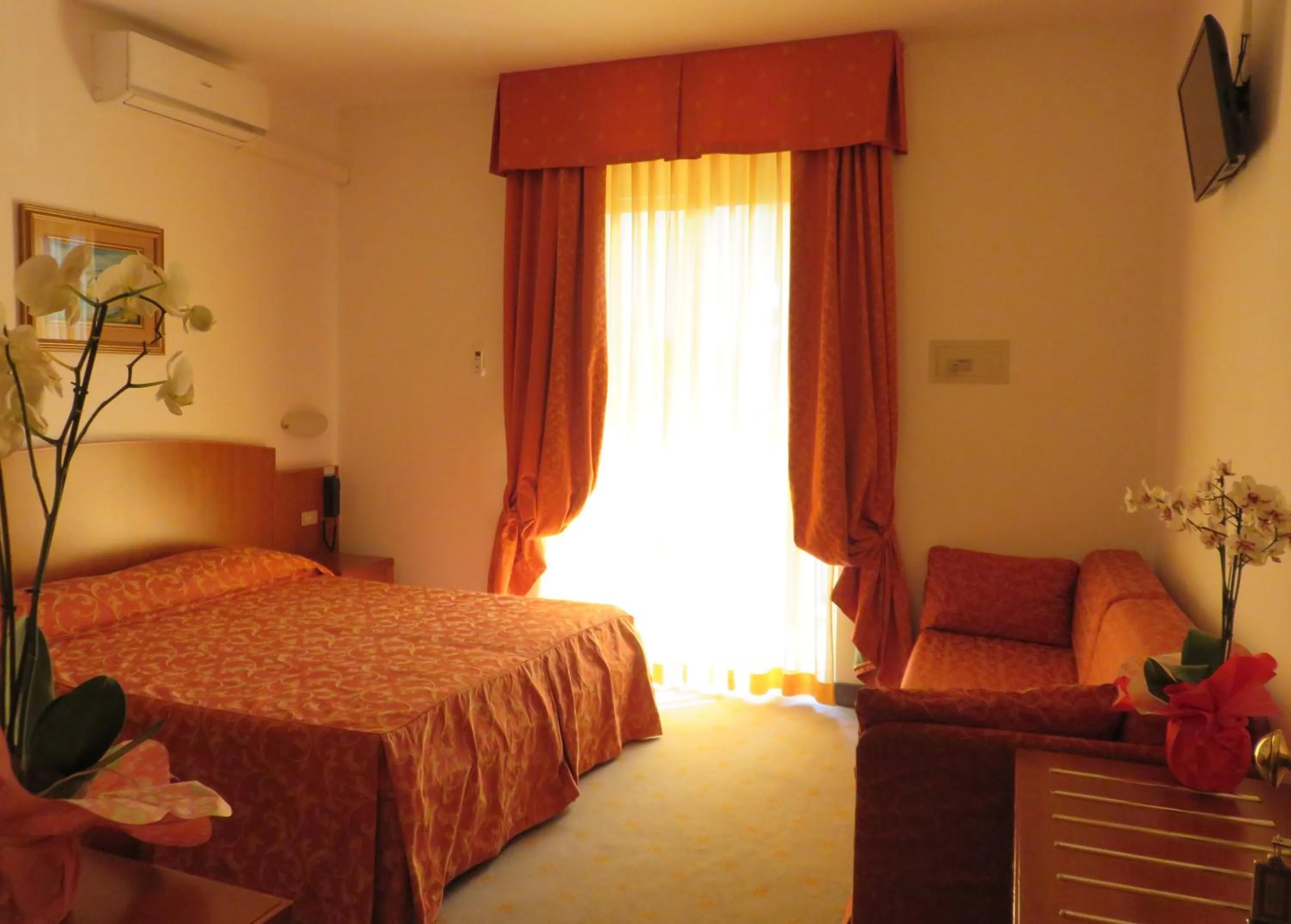 Photo of the whole room, Bed in Hotel Garden