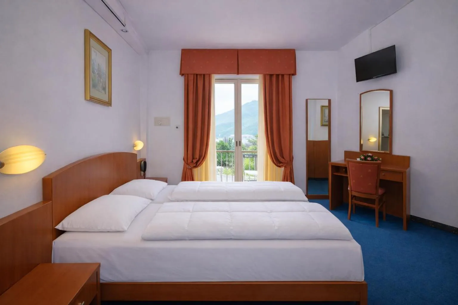 Bedroom, Bed in Hotel Garden NEW MANAGEMENT