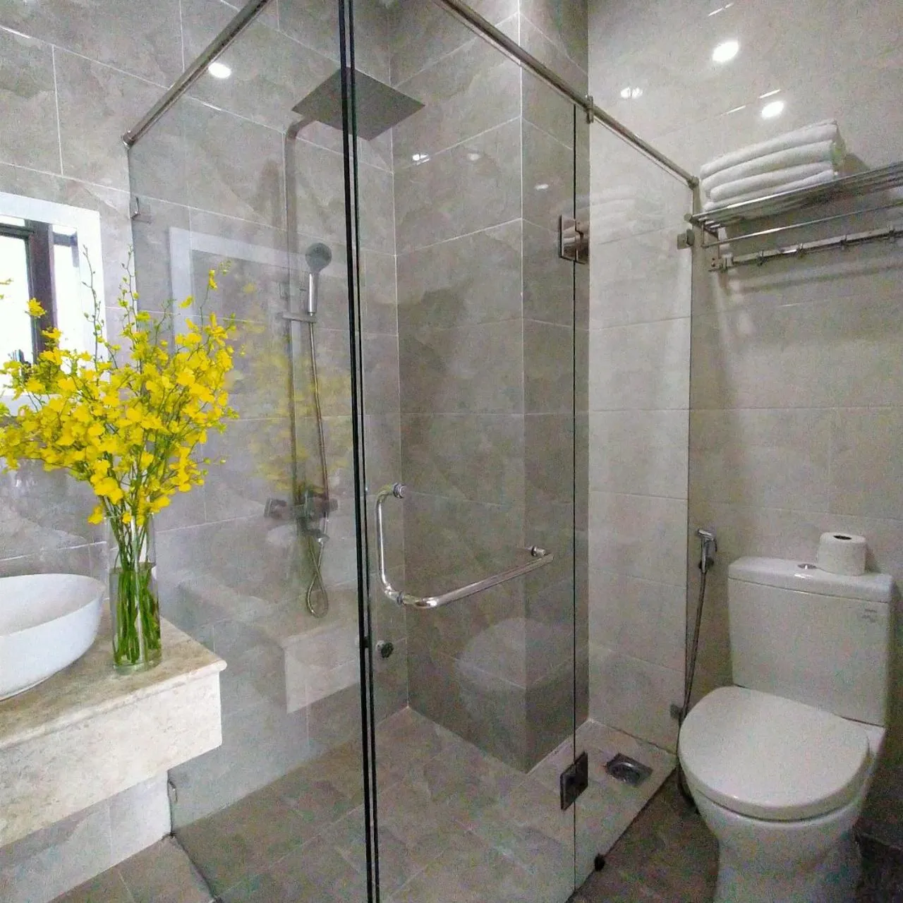 Shower in Dalat Memory Inn