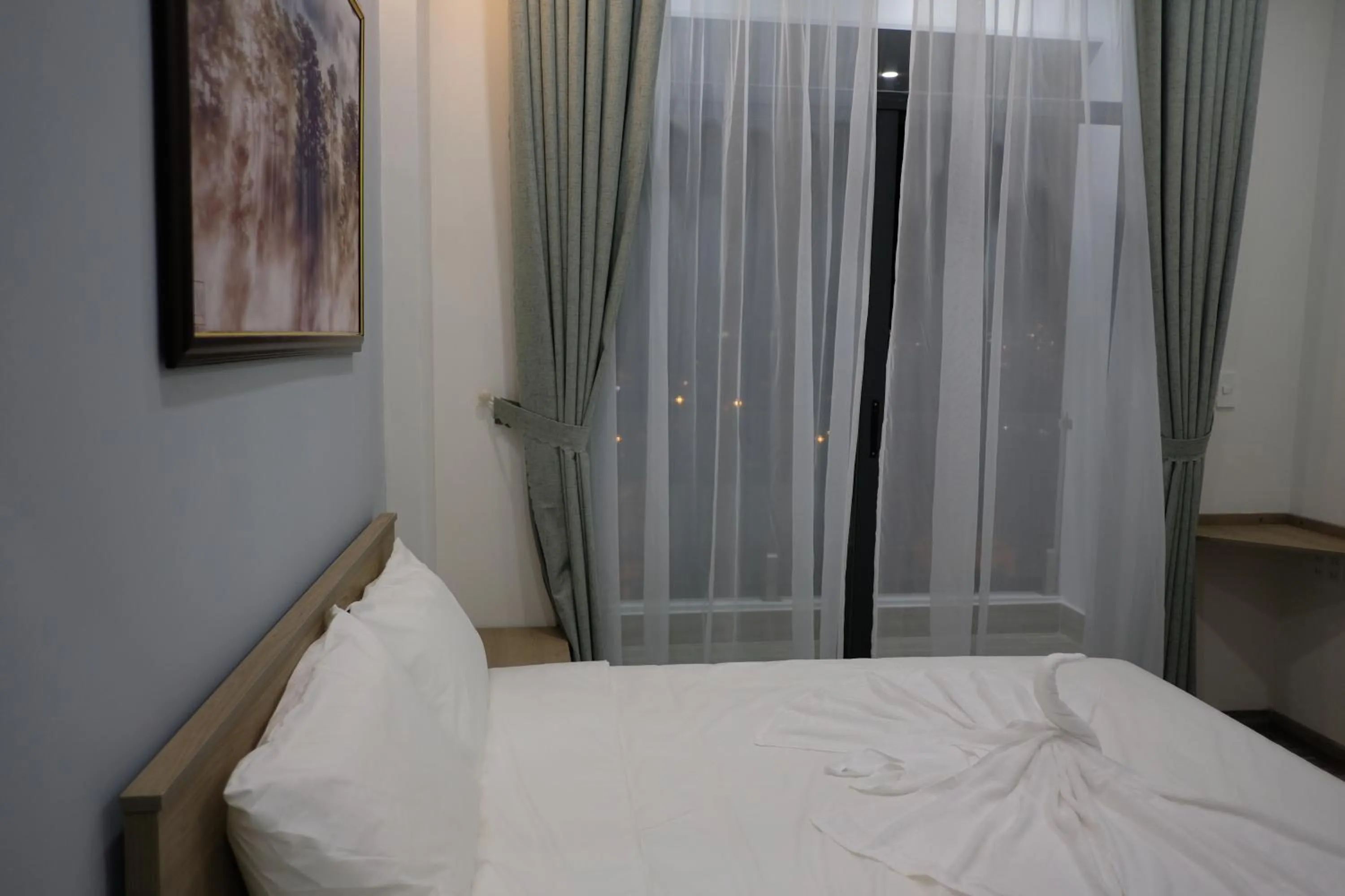Photo of the whole room, Bed in Dalat Memory Inn