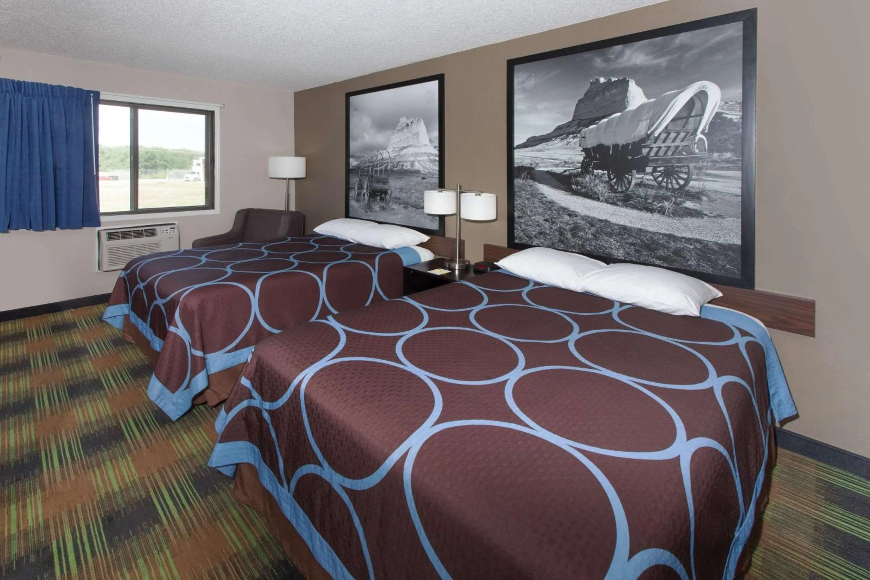 Photo of the whole room in Super 8 by Wyndham Keokuk