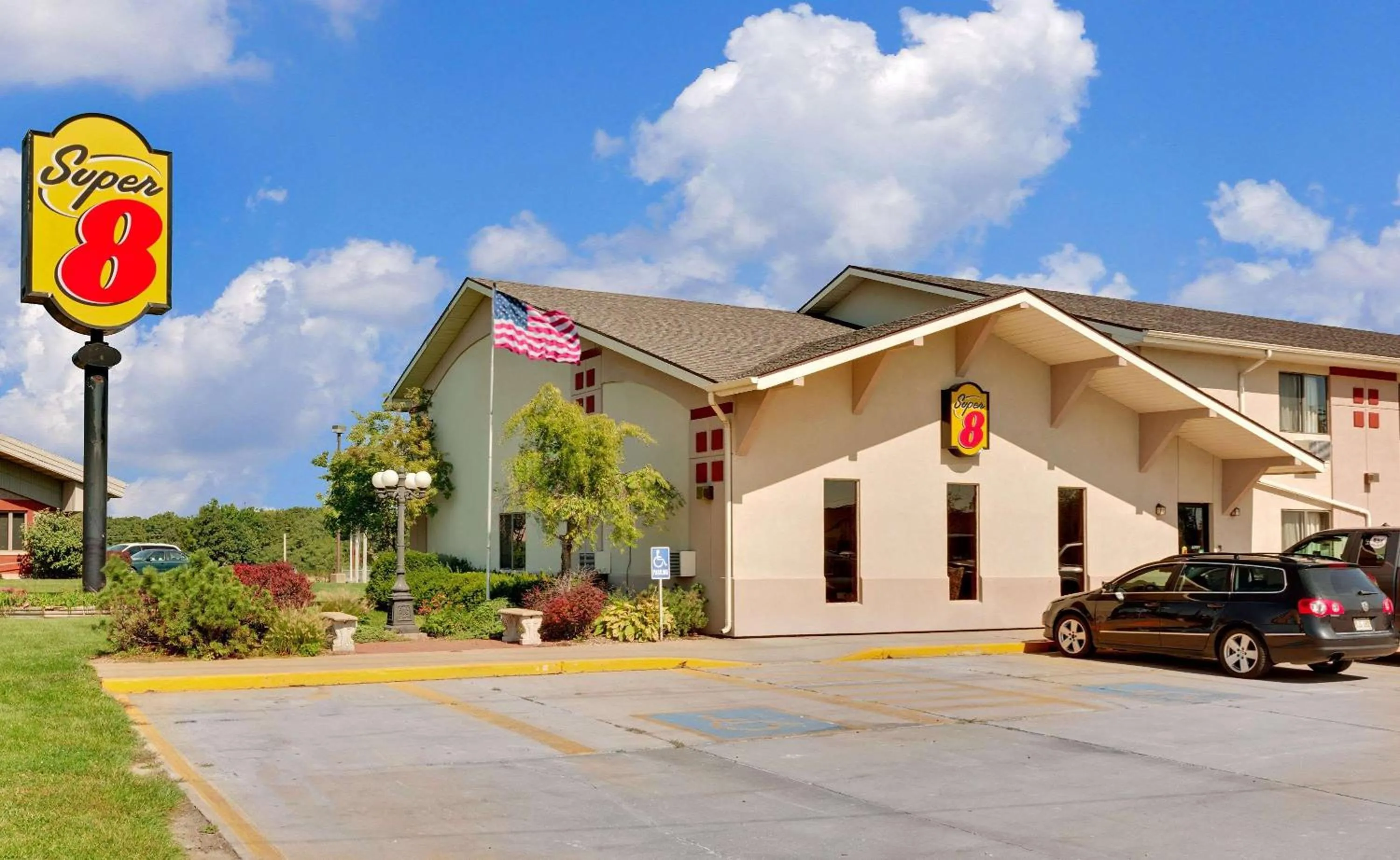 Property building in Super 8 by Wyndham Keokuk