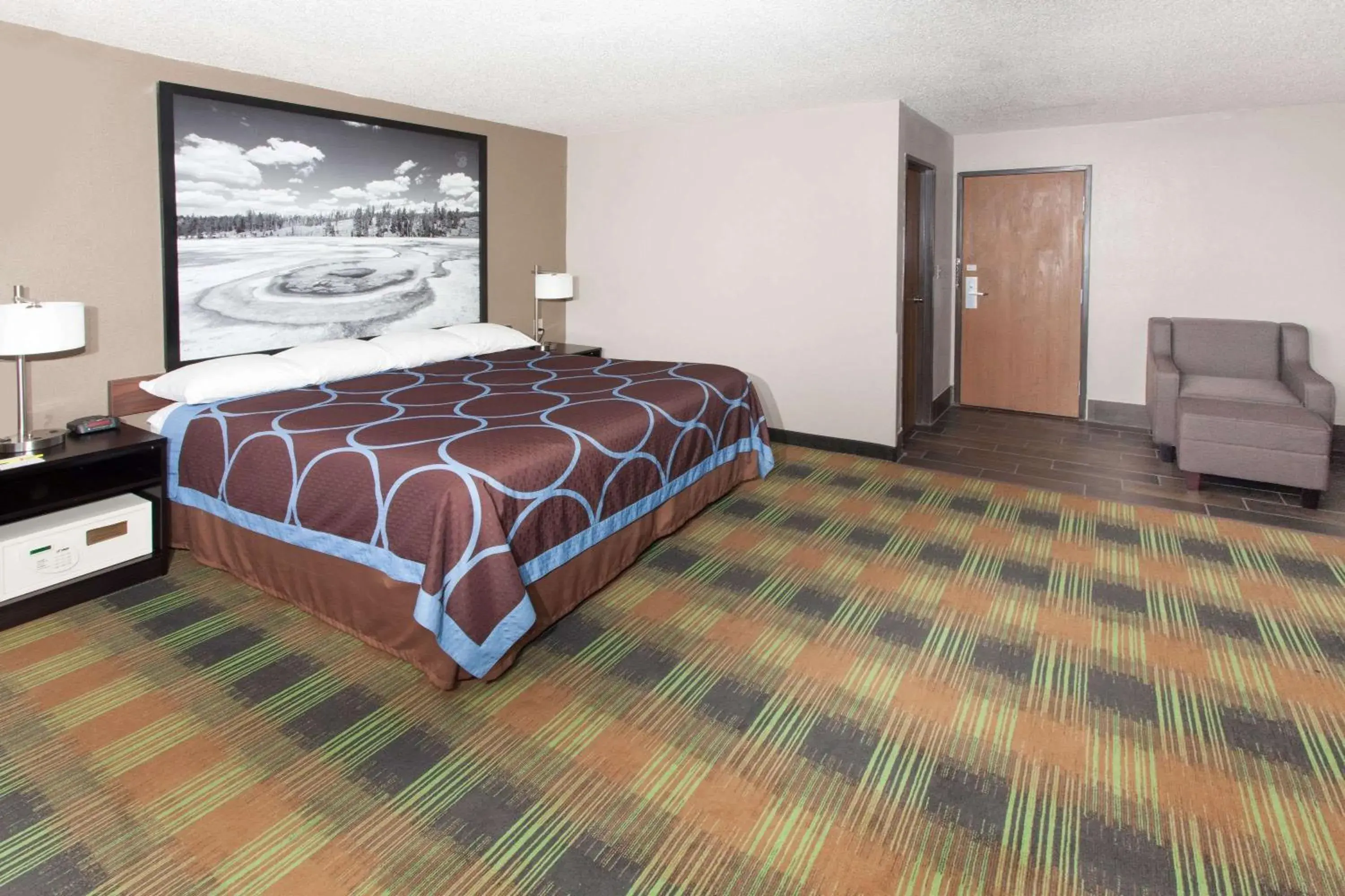 Photo of the whole room in Super 8 by Wyndham Keokuk Photo of the whole room in Super 8 by Wyndham Keokuk